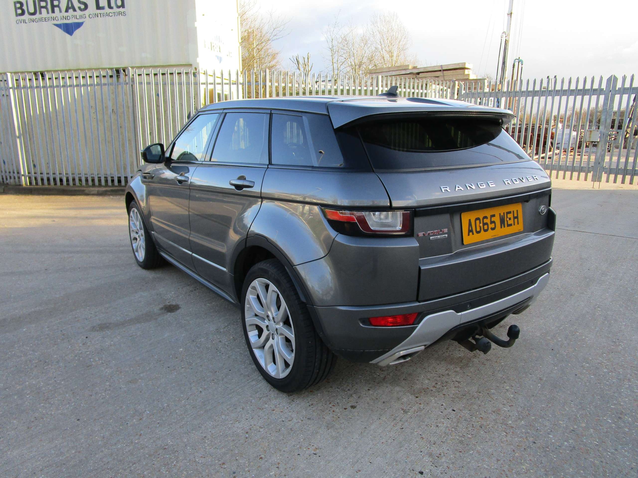 A 2015 LAND ROVER RANGE ROVER EVOQUE 2.0 TD4 HSE Dynamic SUV 5dr Diesel Manual 4WD Euro 6 (s/s) (180 ps) A 2015 LAND ROVER RANGE ROVER EVOQUE 2.0 TD4 HSE Dynamic SUV 5dr Diesel Manual 4WD Euro 6 (s/s) (180 ps)