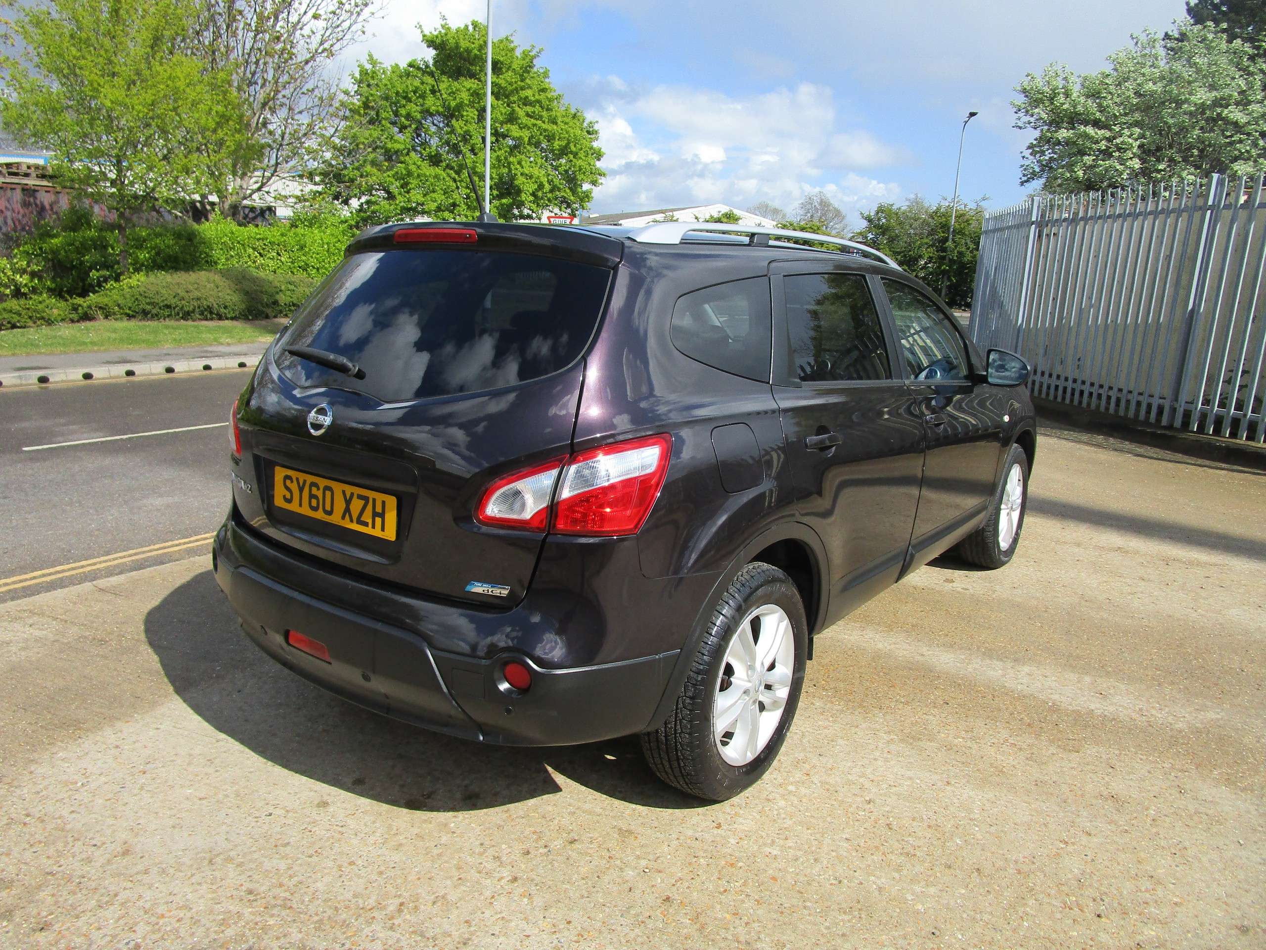 A 2011 NISSAN QASHQAI+2 1.5 dCi Acenta SUV 5dr Diesel Manual 2WD Euro 5 (110 ps) A 2011 NISSAN QASHQAI+2 1.5 dCi Acenta SUV 5dr Diesel Manual 2WD Euro 5 (110 ps)