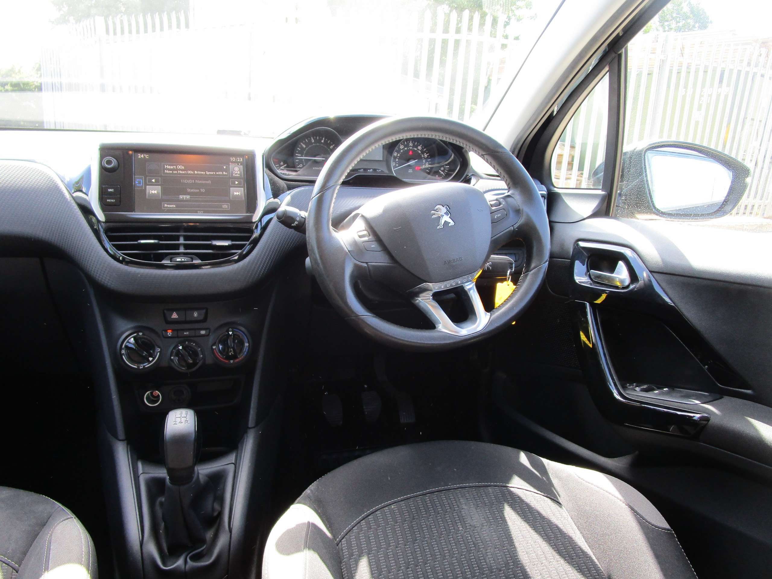2015 PEUGEOT 208 2015 PEUGEOT 208