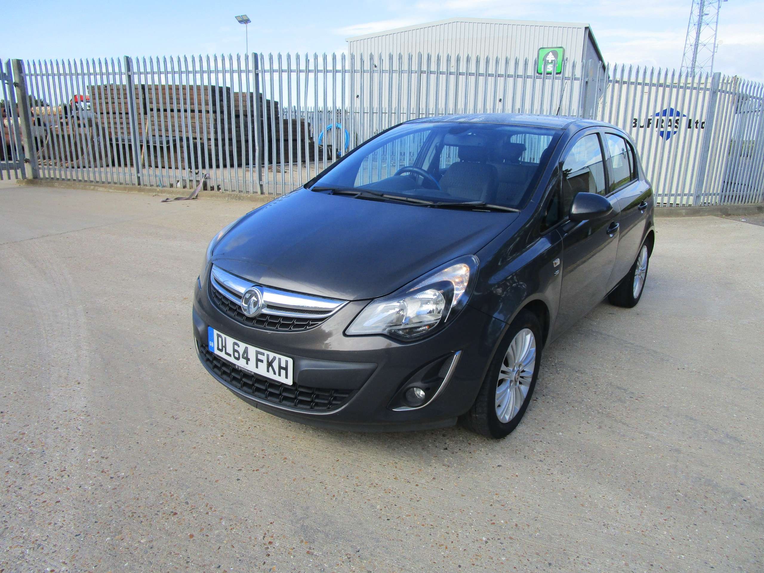 A 2015 VAUXHALL CORSA 1.2 16V SE Hatchback 5dr Petrol Manual Euro 5 (85 ps) A 2015 VAUXHALL CORSA 1.2 16V SE Hatchback 5dr Petrol Manual Euro 5 (85 ps)
