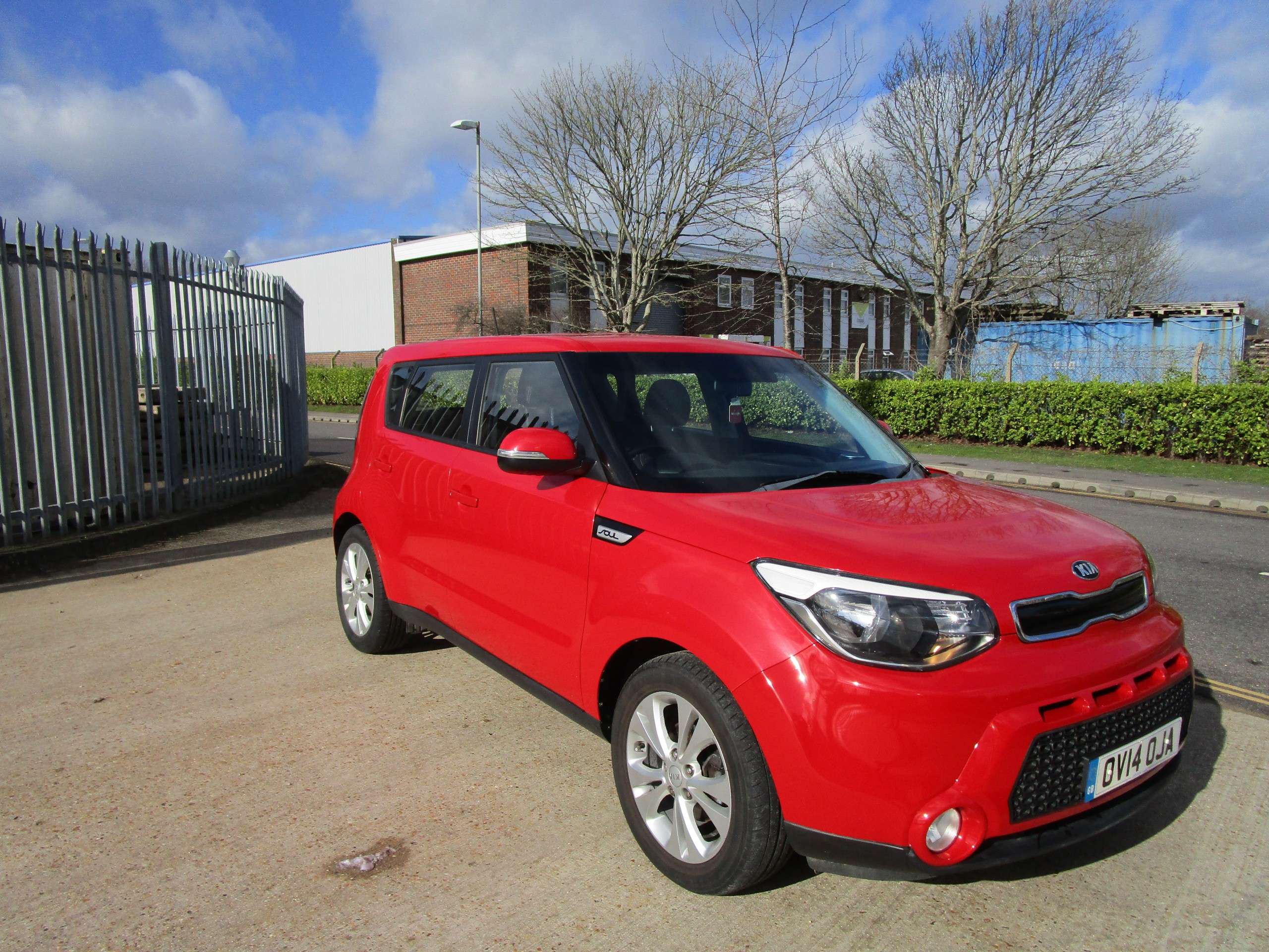 A 2014 KIA SOUL 1.6 CRDi Connect Plus SUV 5dr Diesel Manual Euro 5 (126 bhp) A 2014 KIA SOUL 1.6 CRDi Connect Plus SUV 5dr Diesel Manual Euro 5 (126 bhp)