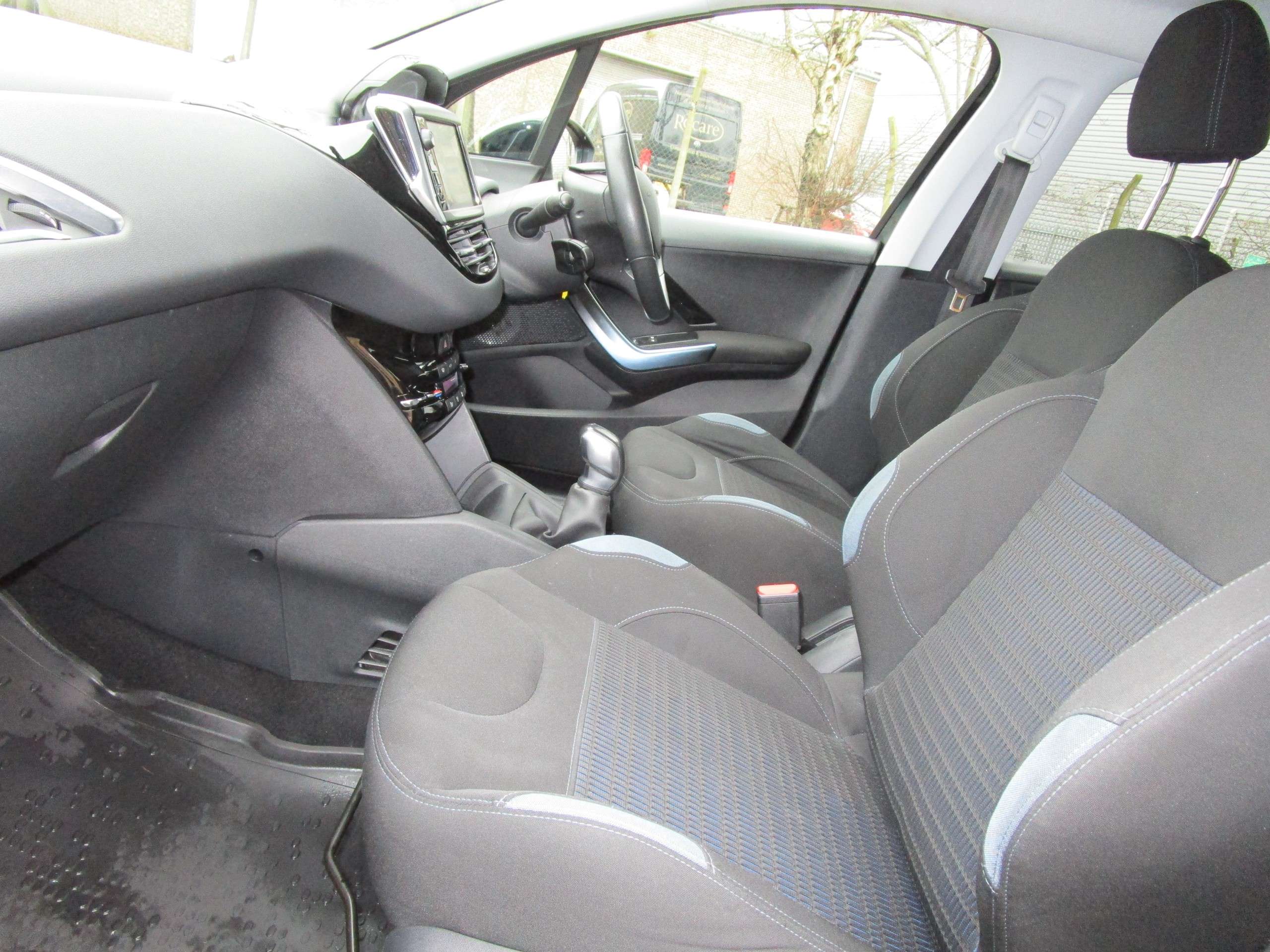 2013 PEUGEOT 208 2013 PEUGEOT 208