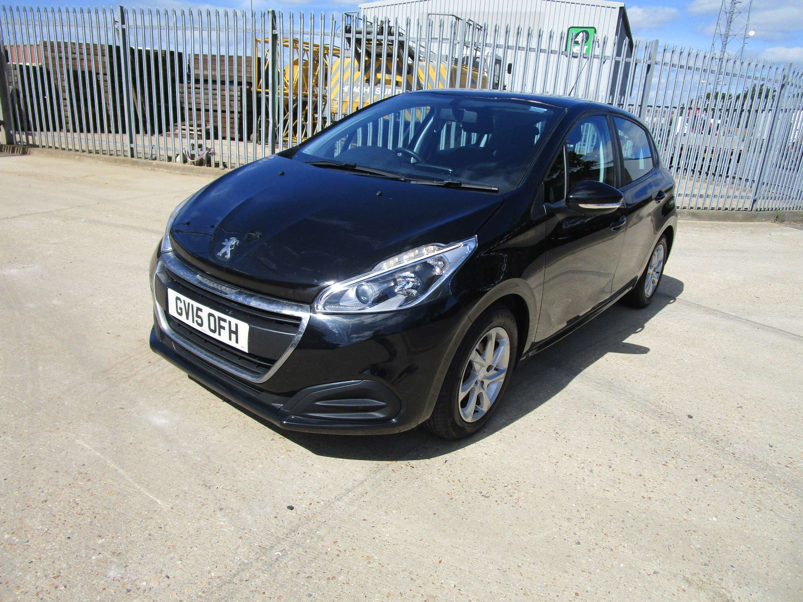 A 2015 PEUGEOT 208 1.2 PureTech Active Hatchback 5dr Petrol Manual Euro 6 (82 ps) A 2015 PEUGEOT 208 1.2 PureTech Active Hatchback 5dr Petrol Manual Euro 6 (82 ps)