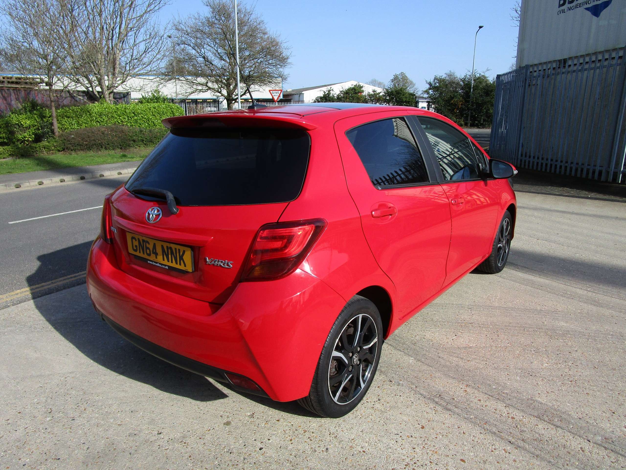 A 2014 TOYOTA YARIS 1.33 Dual VVT-i Sport Hatchback 5dr Petrol Manual Euro 5 Euro 5 (99 ps) A 2014 TOYOTA YARIS 1.33 Dual VVT-i Sport Hatchback 5dr Petrol Manual Euro 5 Euro 5 (99 ps)