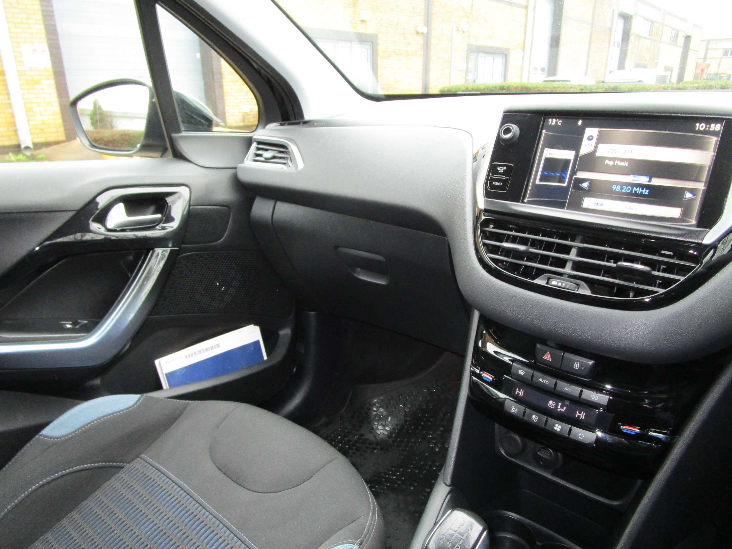 2013 PEUGEOT 208 2013 PEUGEOT 208