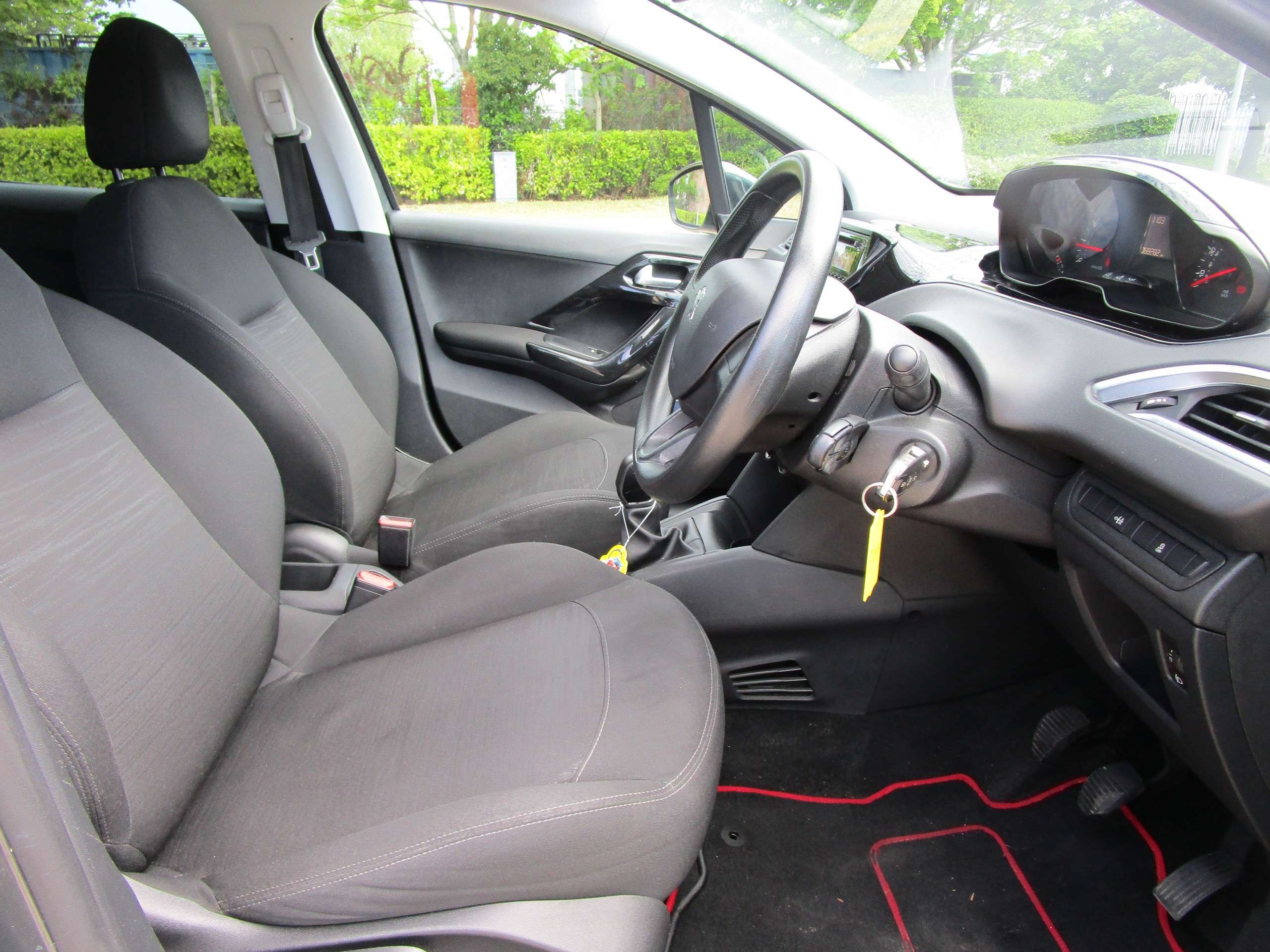 2014 PEUGEOT 208 2014 PEUGEOT 208