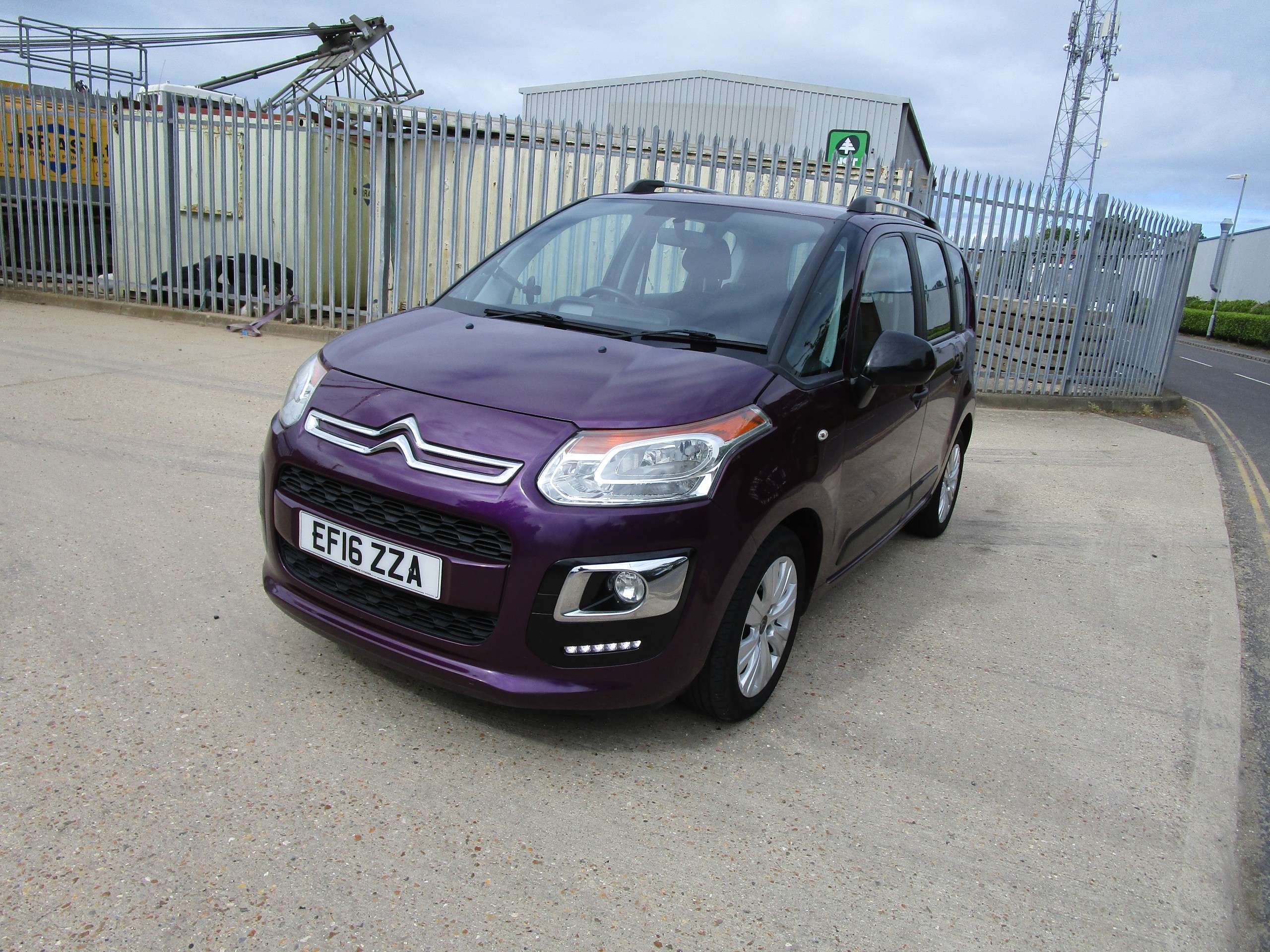 A 2016 CITROEN C3 PICASSO 1.6 BlueHDi Edition MPV 5dr Diesel Manual Euro 6 (100 ps) A 2016 CITROEN C3 PICASSO 1.6 BlueHDi Edition MPV 5dr Diesel Manual Euro 6 (100 ps)
