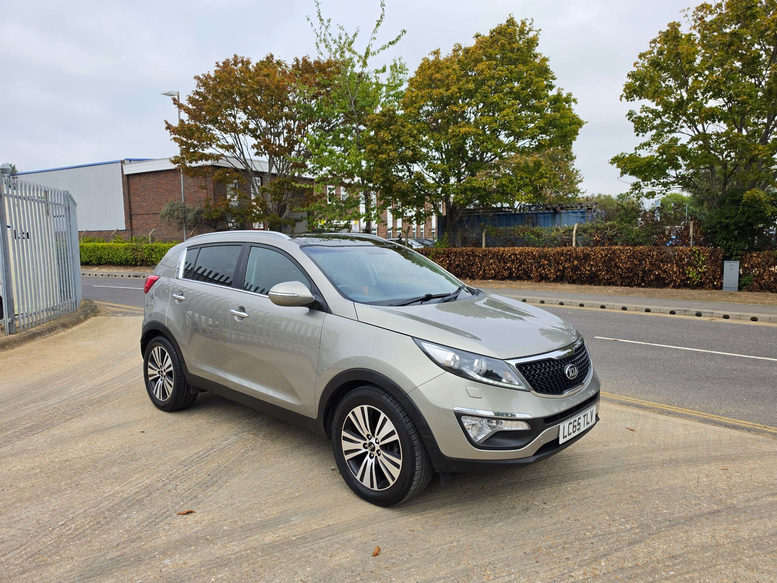 A 2015 KIA SPORTAGE 1.7 CRDi EcoDynamics 3 SUV 5dr Diesel Manual 2WD Euro 6 (s/s) (114 bhp) A 2015 KIA SPORTAGE 1.7 CRDi EcoDynamics 3 SUV 5dr Diesel Manual 2WD Euro 6 (s/s) (114 bhp)