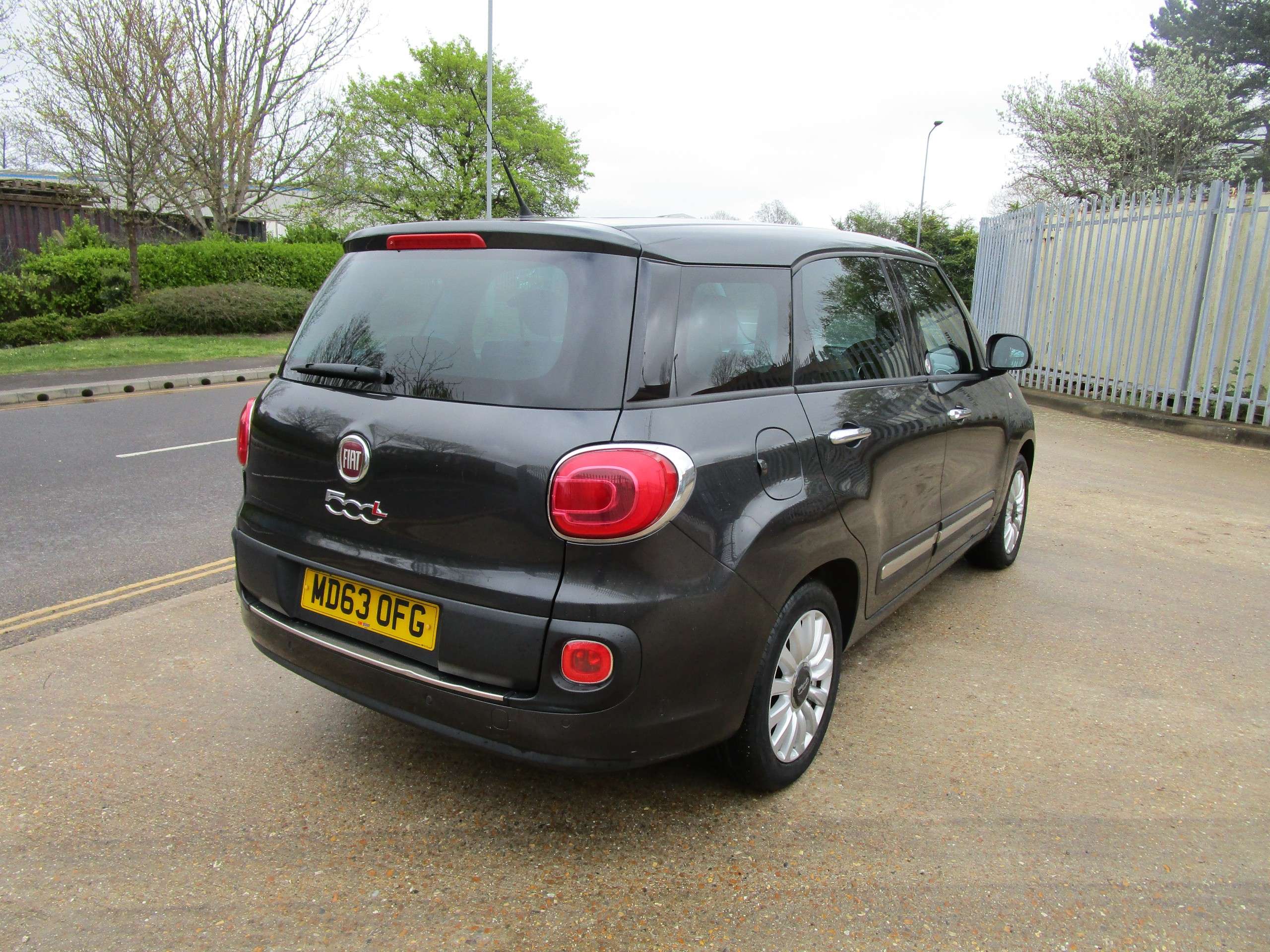 A 2014 FIAT 500L 1.3 MultiJet Pop Star MPW 5dr Diesel Manual Euro 5 (s/s) (85 bhp) A 2014 FIAT 500L 1.3 MultiJet Pop Star MPW 5dr Diesel Manual Euro 5 (s/s) (85 bhp)
