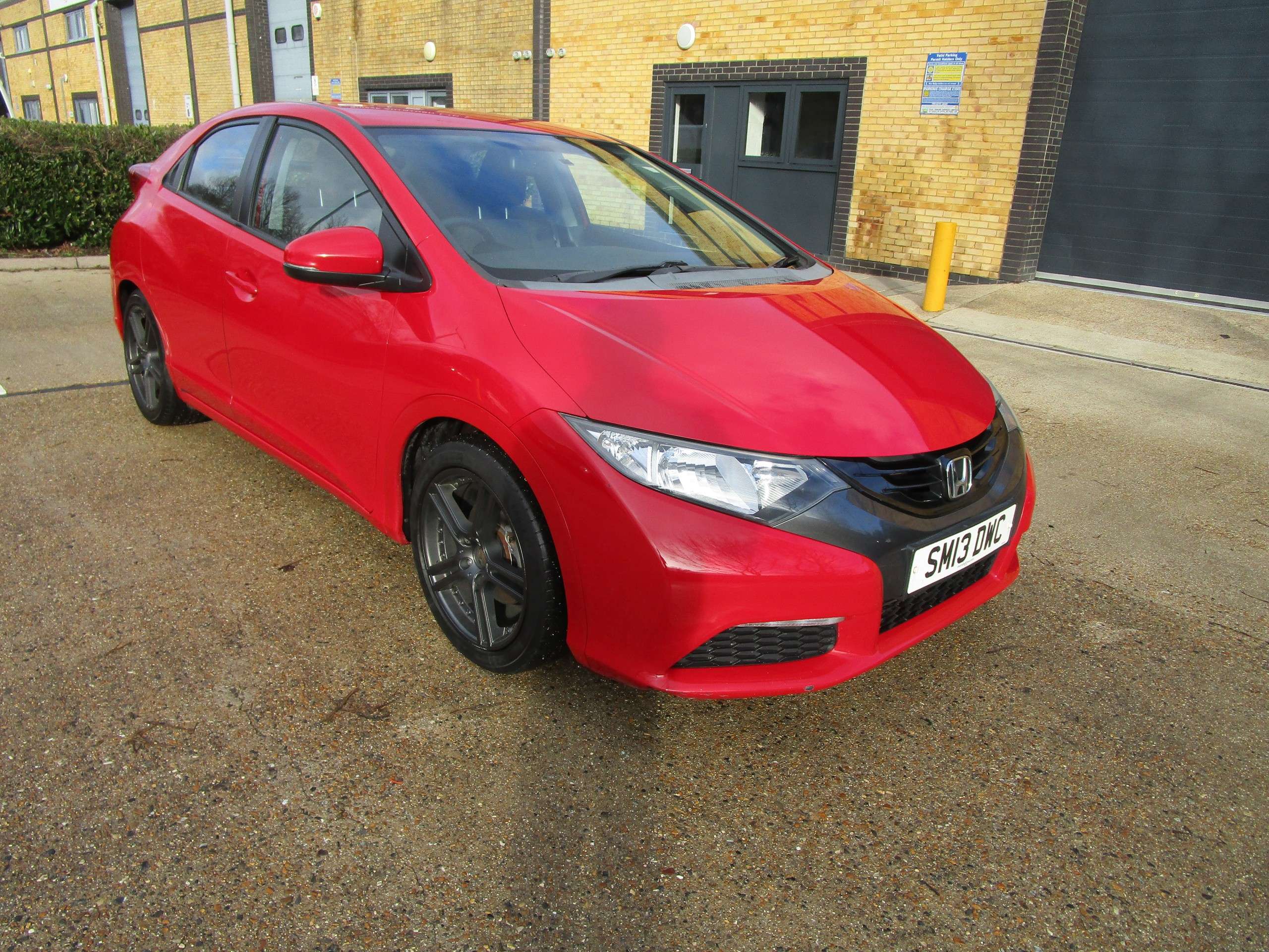 A 2013 HONDA CIVIC 1.8 i-VTEC Ti Hatchback 5dr Petrol Manual Euro 5 (s/s) (142 ps) A 2013 HONDA CIVIC 1.8 i-VTEC Ti Hatchback 5dr Petrol Manual Euro 5 (s/s) (142 ps)
