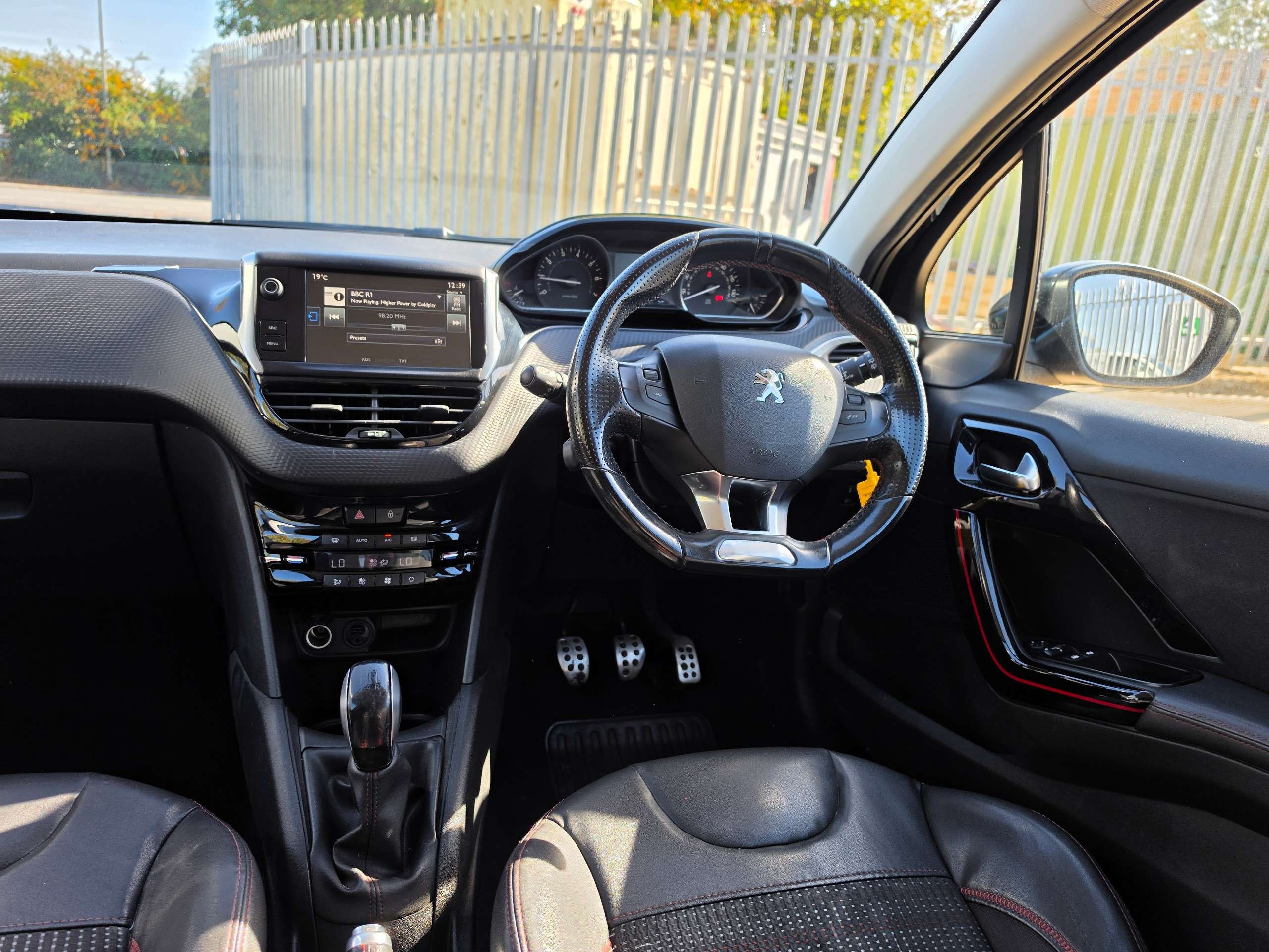 2015 PEUGEOT 208 2015 PEUGEOT 208