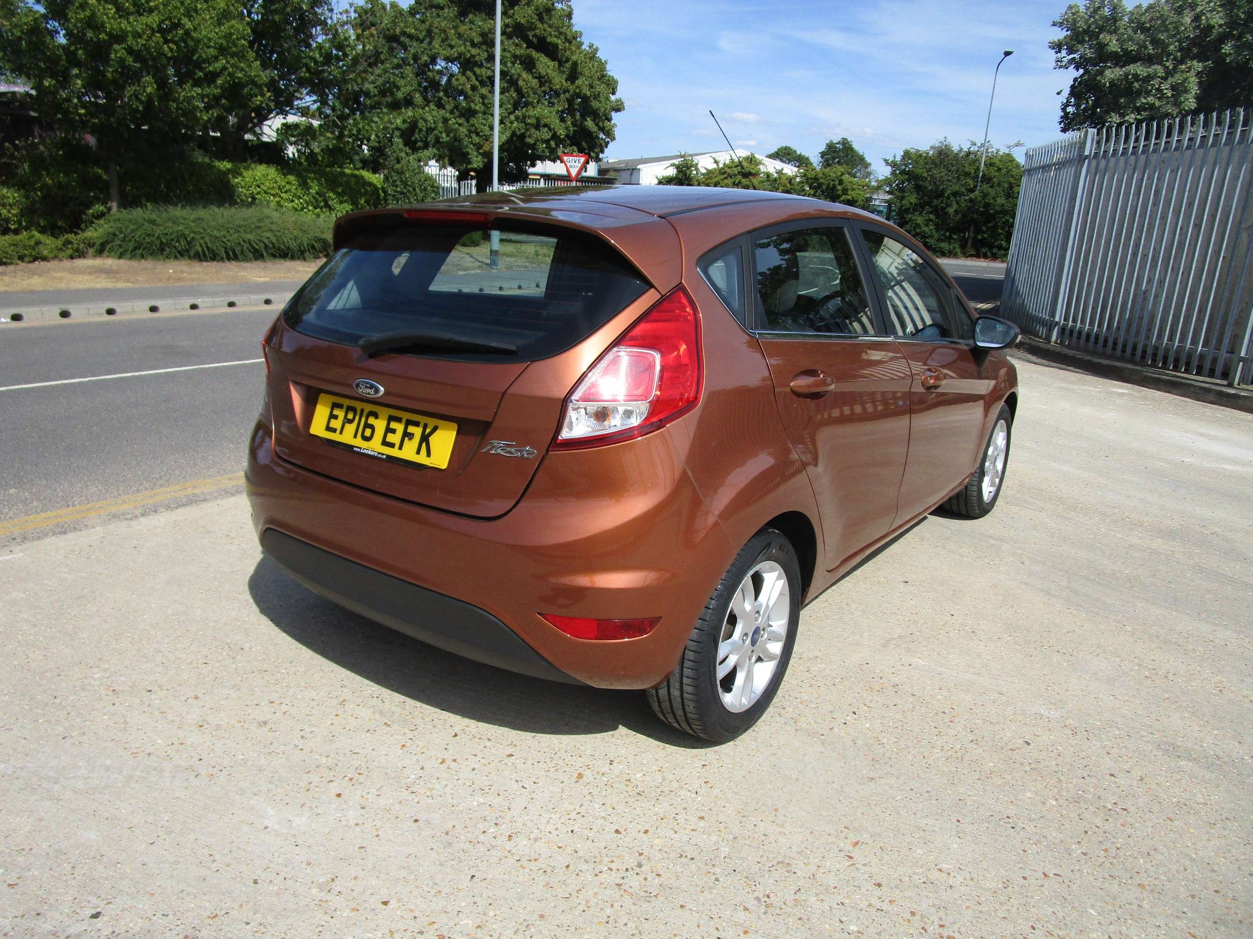 A 2016 FORD FIESTA 1.25 Zetec Hatchback 5dr Petrol Manual Euro 6 (82 ps) A 2016 FORD FIESTA 1.25 Zetec Hatchback 5dr Petrol Manual Euro 6 (82 ps)