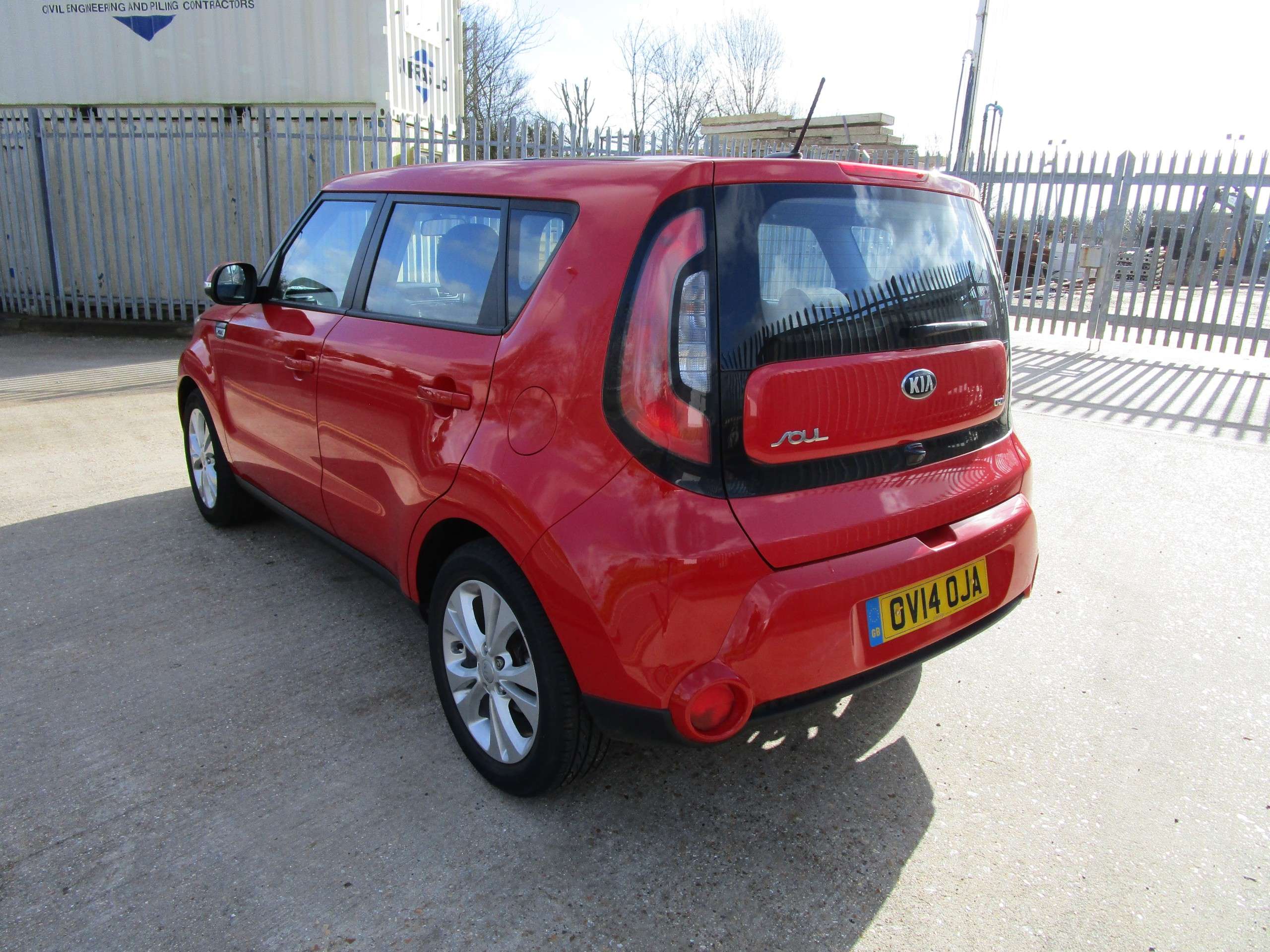 A 2014 KIA SOUL 1.6 CRDi Connect Plus SUV 5dr Diesel Manual Euro 5 (126 bhp) A 2014 KIA SOUL 1.6 CRDi Connect Plus SUV 5dr Diesel Manual Euro 5 (126 bhp)