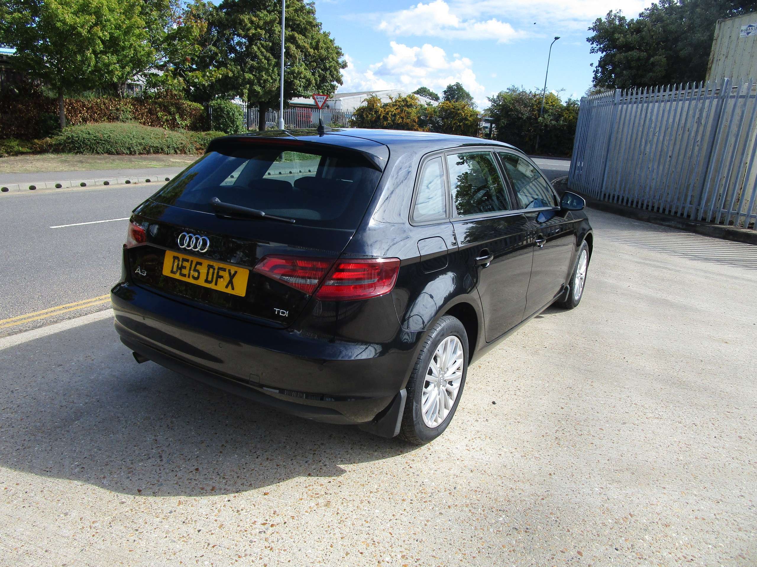 A 2015 AUDI A3 1.6 TDI SE Technik Sportback 5dr Diesel Manual Euro 6 (s/s) (110 ps) A 2015 AUDI A3 1.6 TDI SE Technik Sportback 5dr Diesel Manual Euro 6 (s/s) (110 ps)