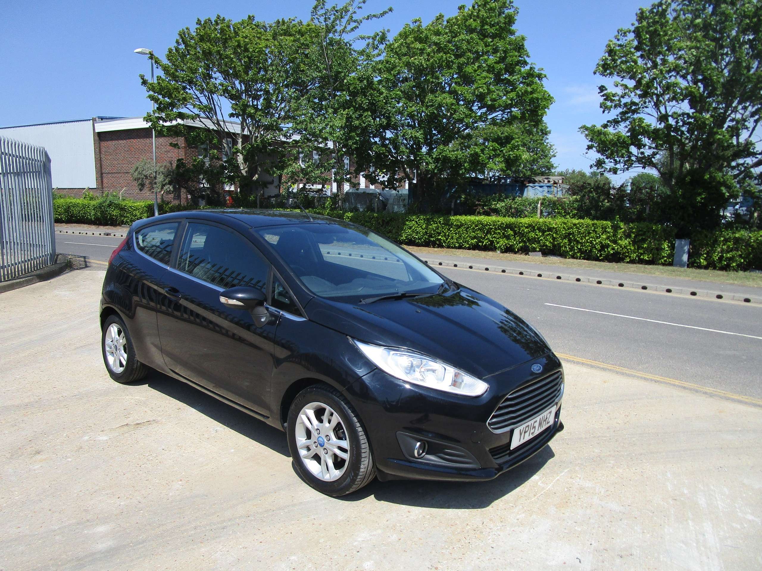 A 2015 FORD FIESTA 1.25 Zetec Hatchback 3dr Petrol Manual Euro 6 (82 ps) A 2015 FORD FIESTA 1.25 Zetec Hatchback 3dr Petrol Manual Euro 6 (82 ps)