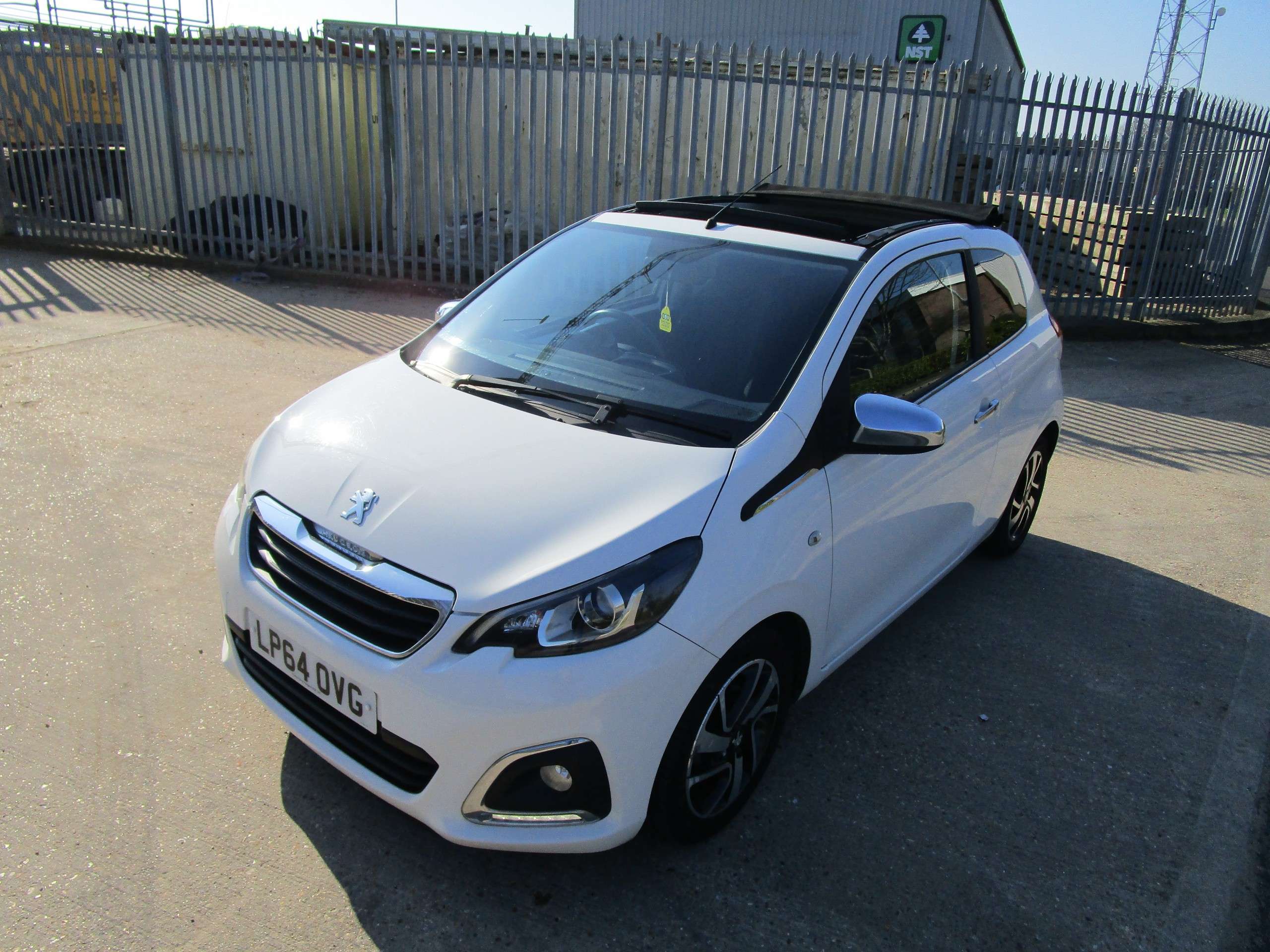 2015 PEUGEOT 108 2015 PEUGEOT 108