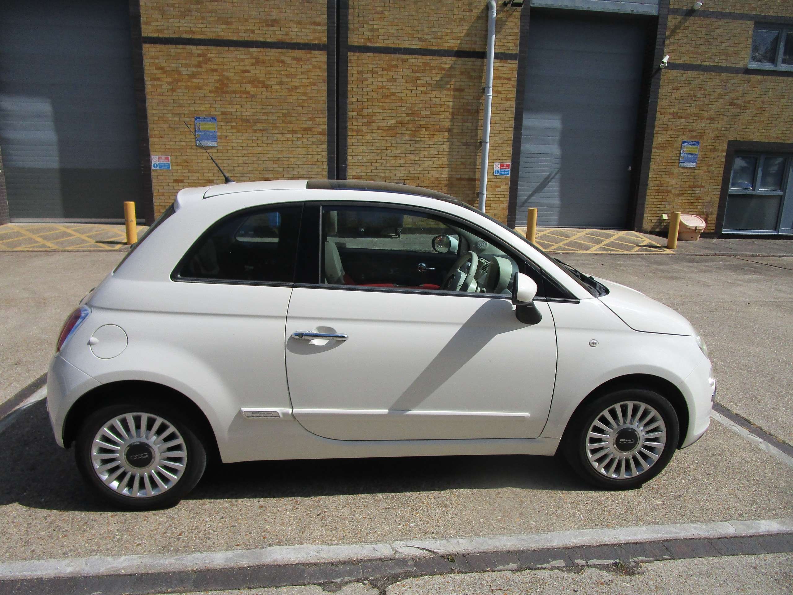 2011 FIAT 500 2011 FIAT 500