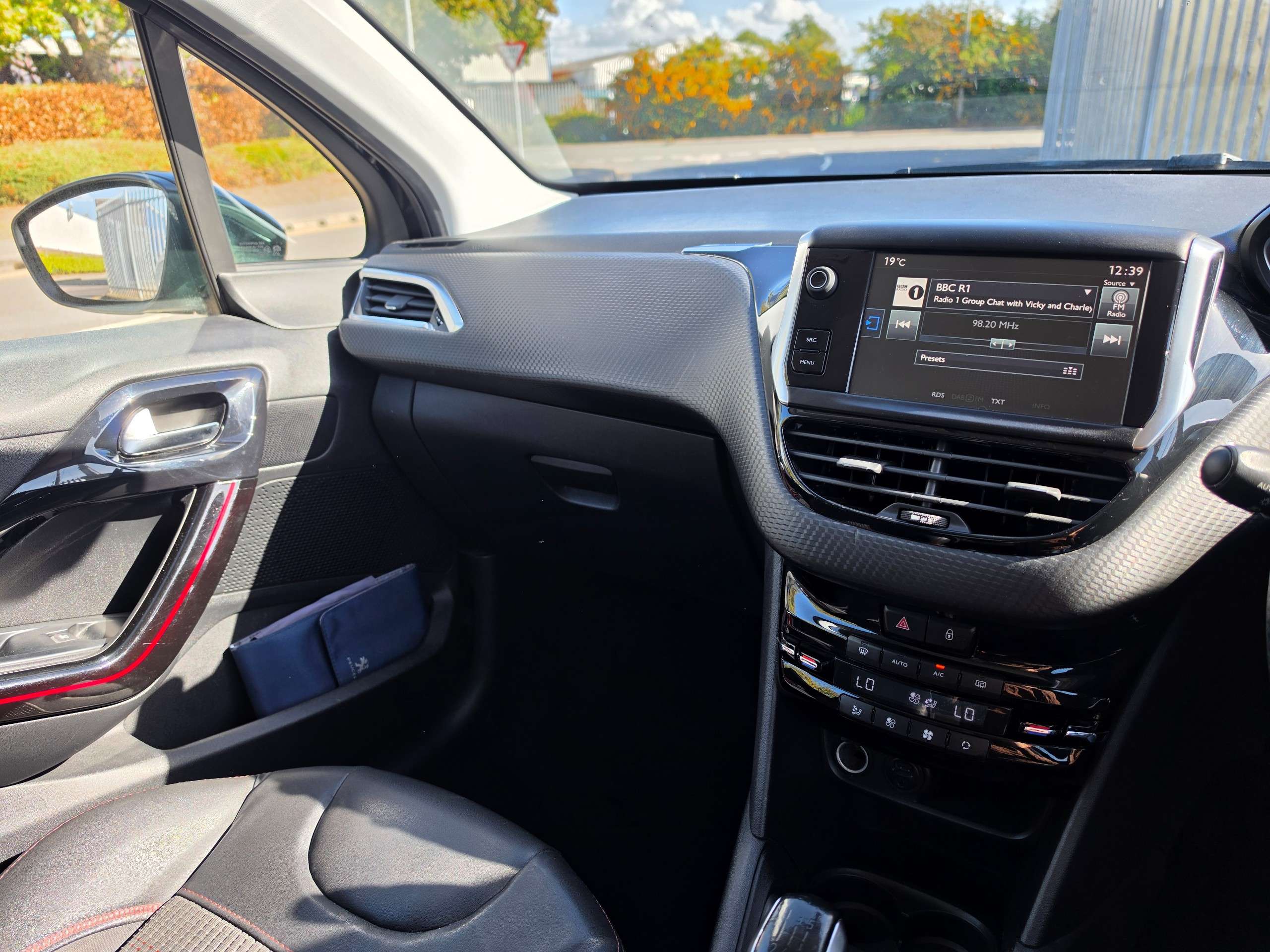 2015 PEUGEOT 208 2015 PEUGEOT 208