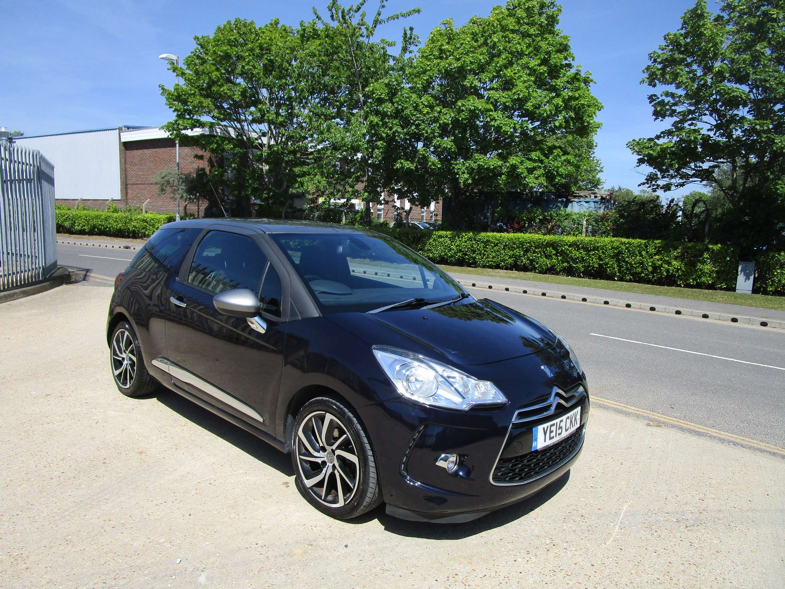 A 2015 CITROEN DS3 1.6 e-HDi DStyle Plus Hatchback 3dr Diesel Manual Euro 5 (s/s) (90 ps) A 2015 CITROEN DS3 1.6 e-HDi DStyle Plus Hatchback 3dr Diesel Manual Euro 5 (s/s) (90 ps)
