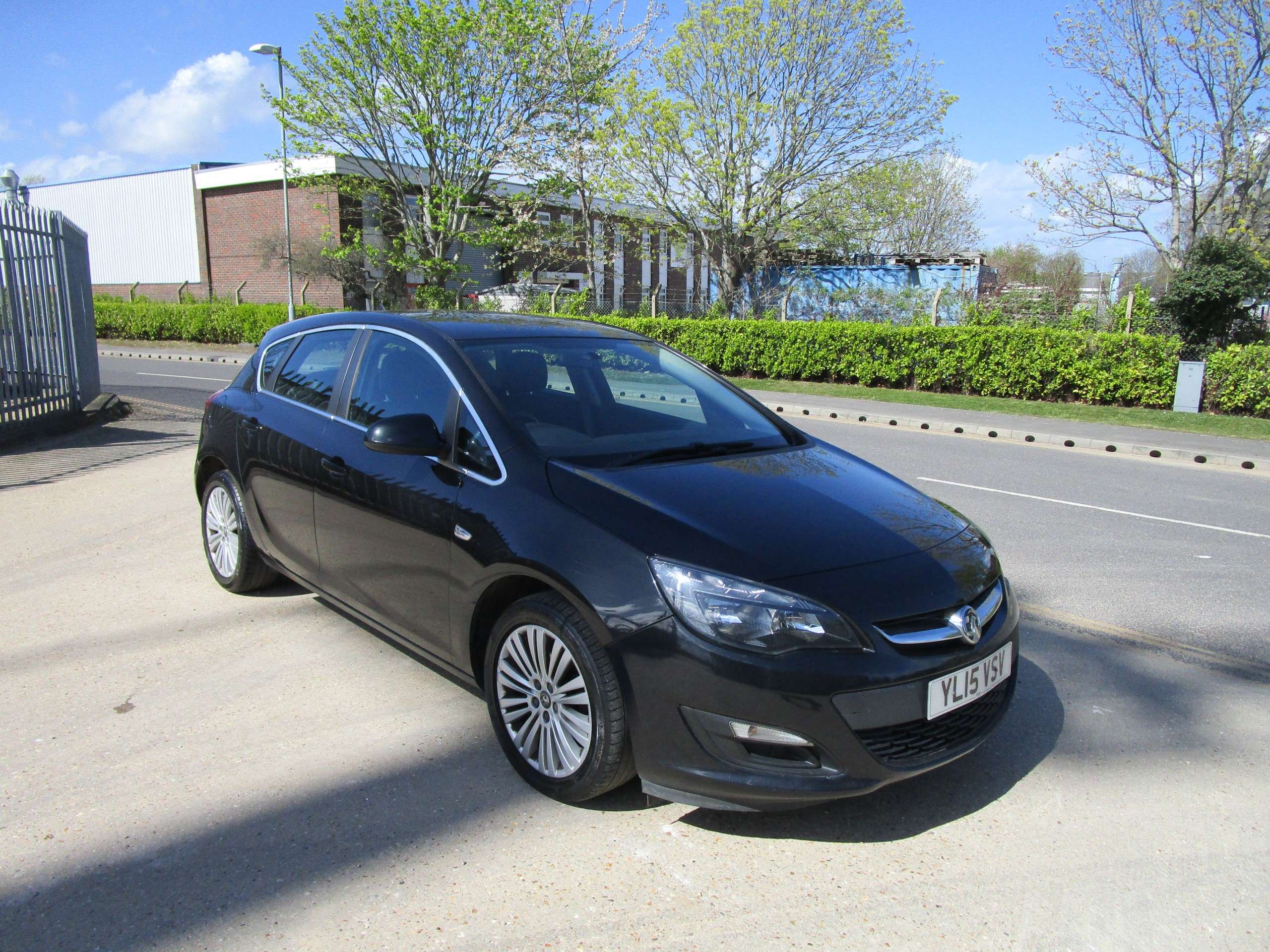 A 2015 VAUXHALL ASTRA 1.6 16v Excite Hatchback 5dr Petrol Manual Euro 5 (115 ps) A 2015 VAUXHALL ASTRA 1.6 16v Excite Hatchback 5dr Petrol Manual Euro 5 (115 ps)
