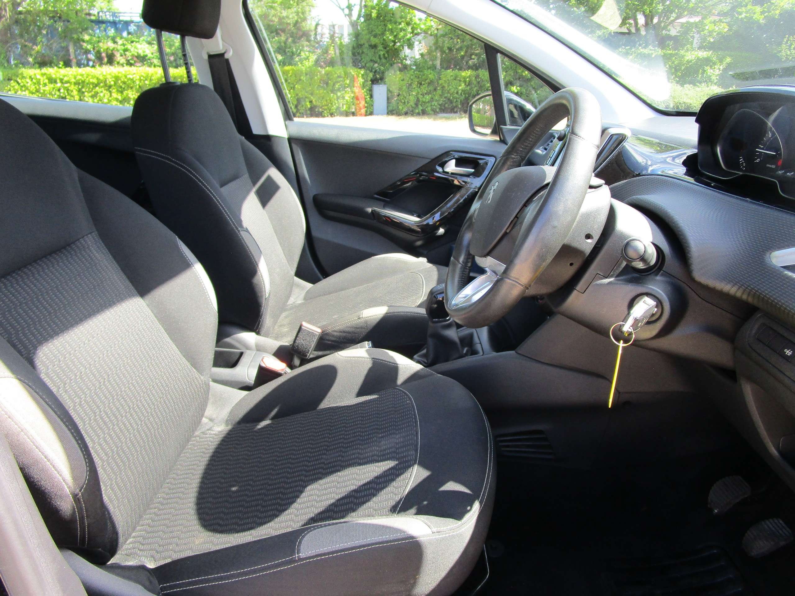 2015 PEUGEOT 208 2015 PEUGEOT 208