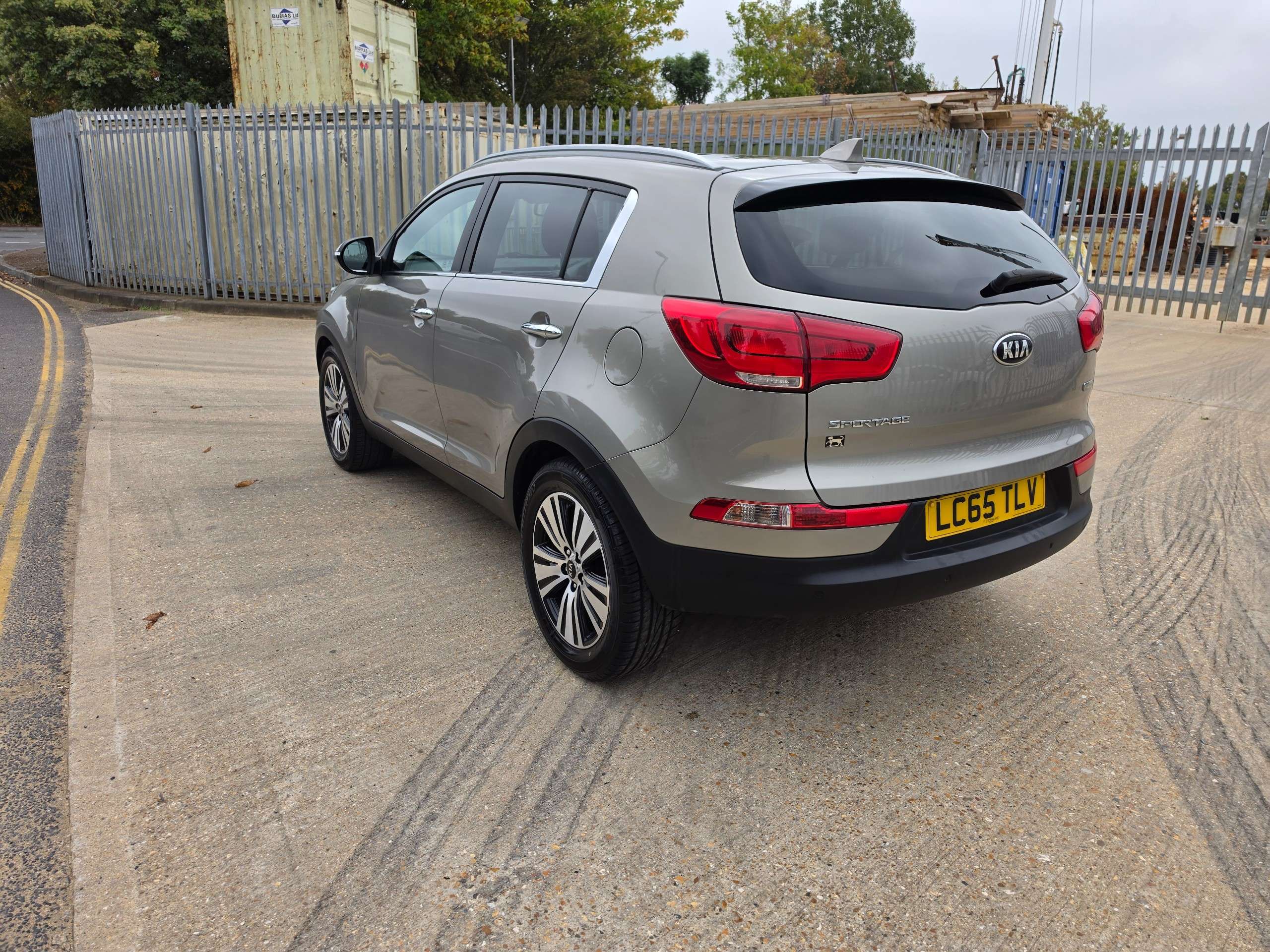 A 2015 KIA SPORTAGE 1.7 CRDi EcoDynamics 3 SUV 5dr Diesel Manual 2WD Euro 6 (s/s) (114 bhp) A 2015 KIA SPORTAGE 1.7 CRDi EcoDynamics 3 SUV 5dr Diesel Manual 2WD Euro 6 (s/s) (114 bhp)