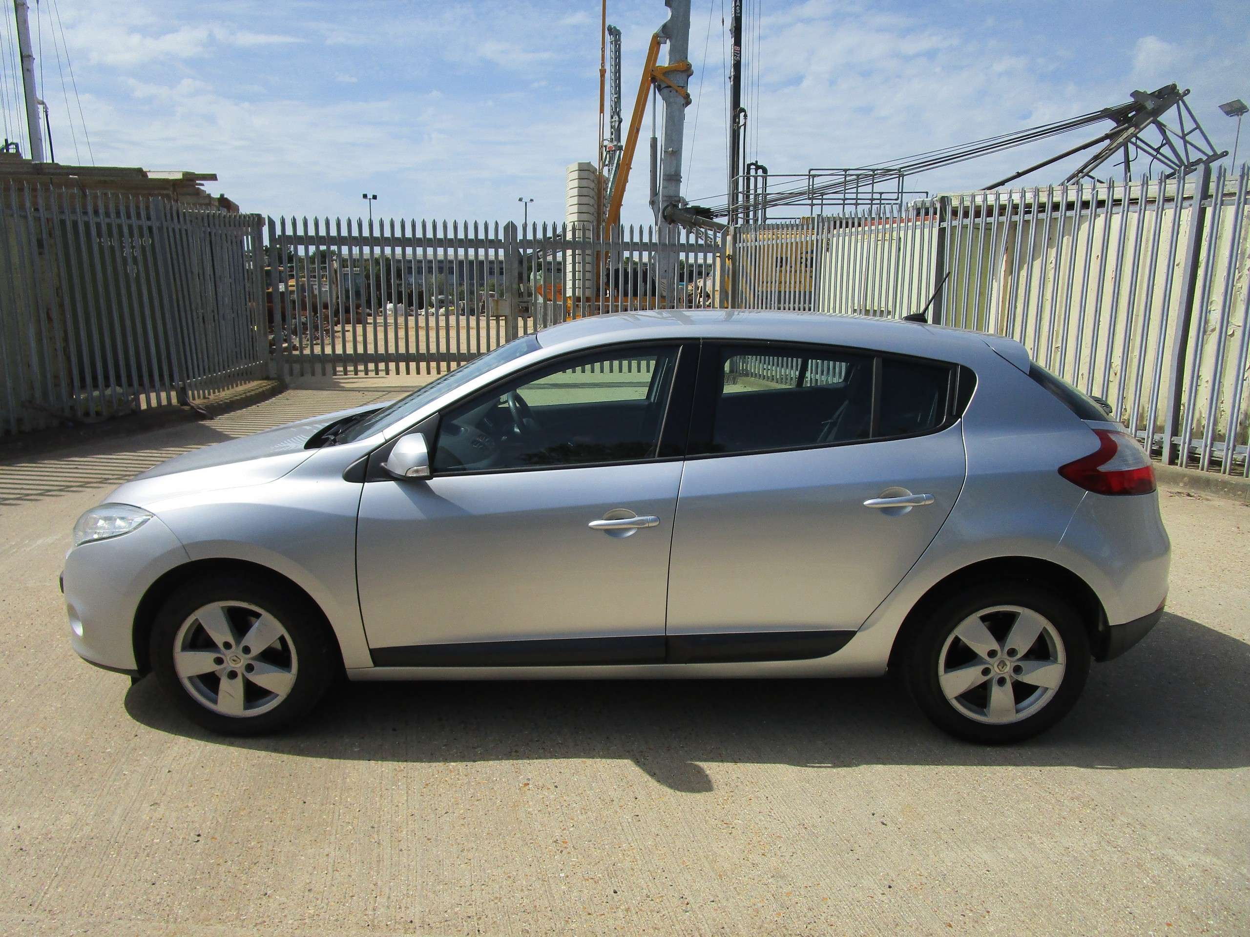 2011 RENAULT MEGANE 2011 RENAULT MEGANE