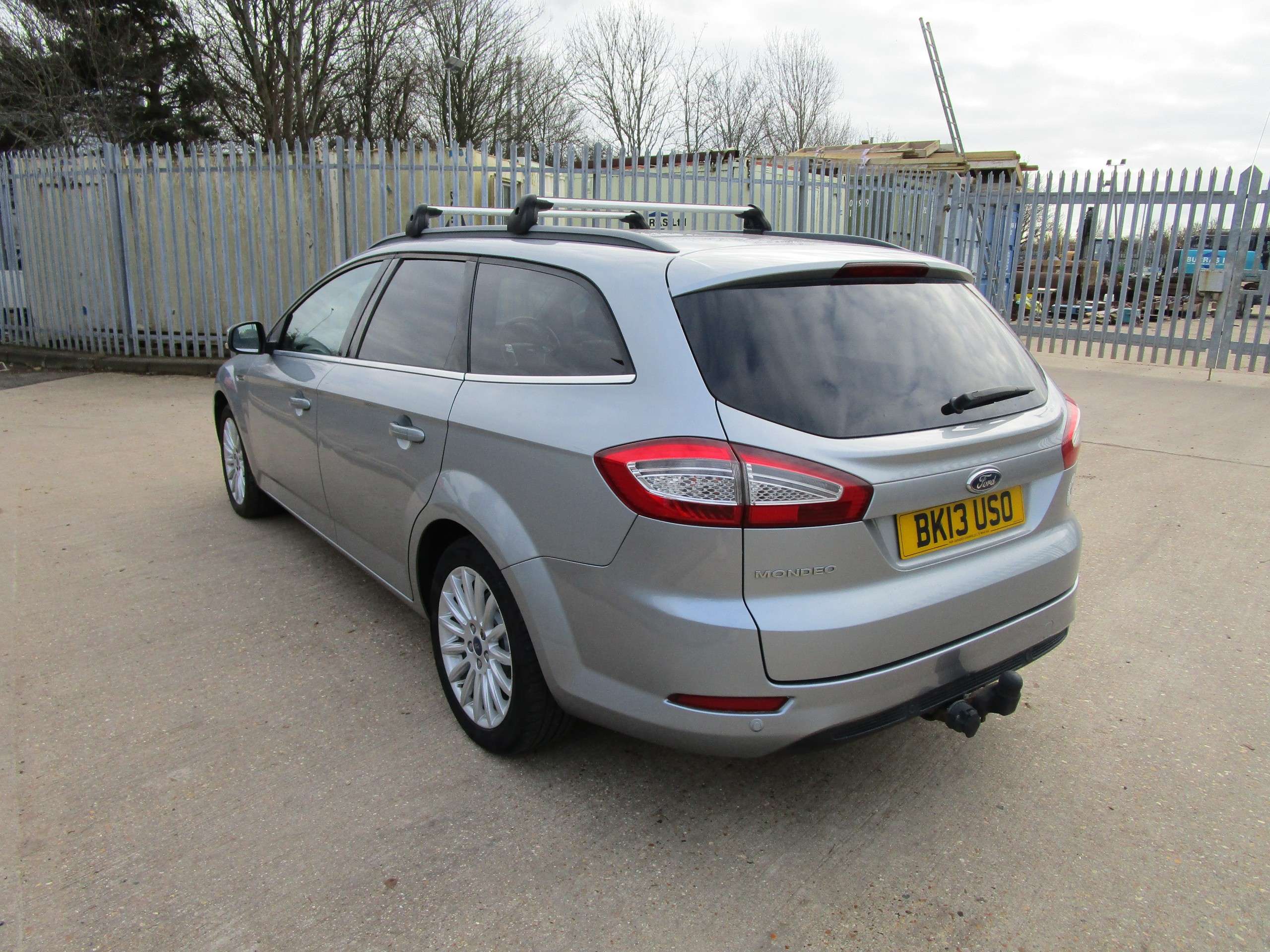 A 2013 FORD MONDEO ZETEC BUSINESS EDITION TDCI 5-Door A 2013 FORD MONDEO ZETEC BUSINESS EDITION TDCI 5-Door