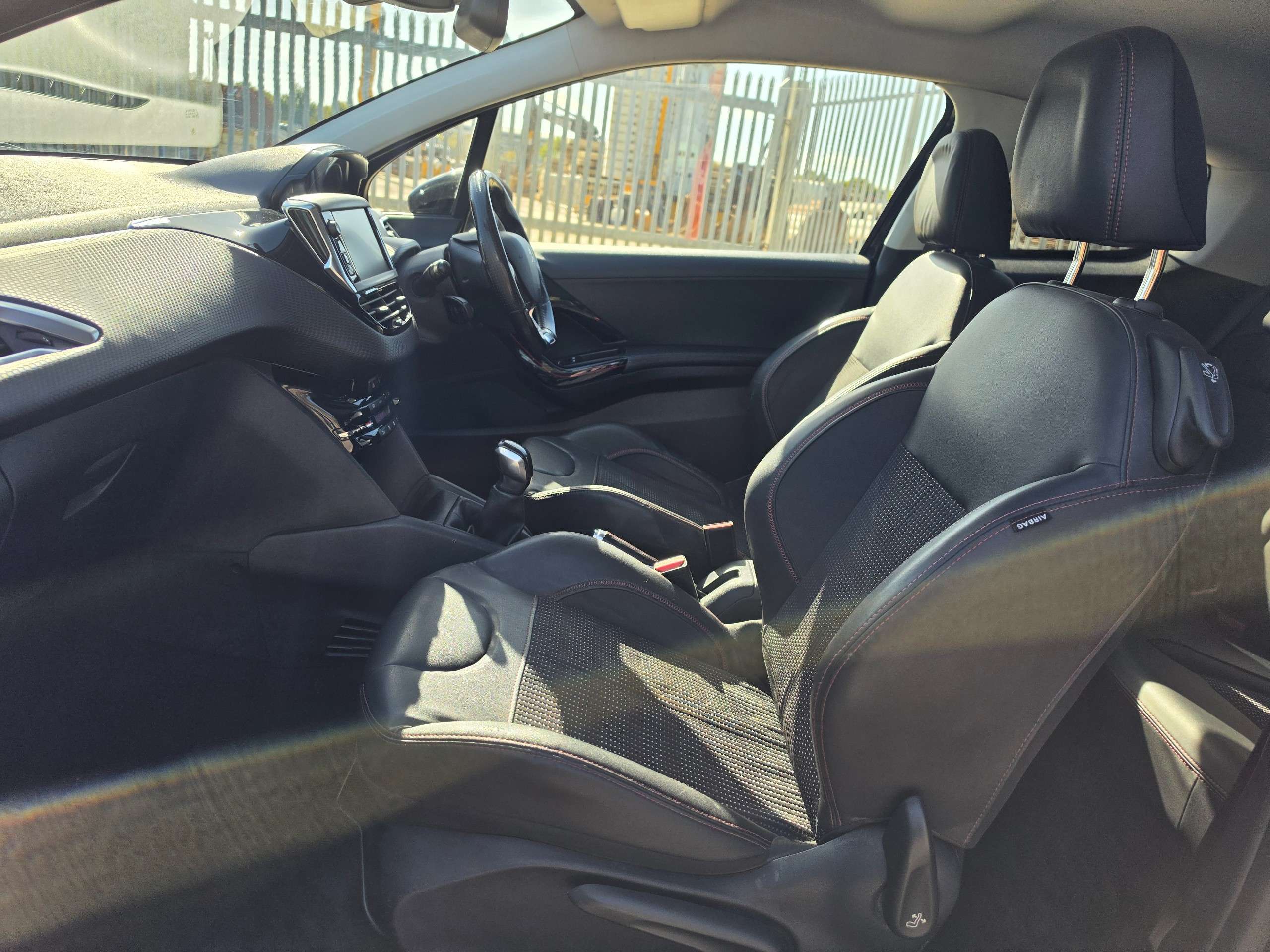2015 PEUGEOT 208 2015 PEUGEOT 208