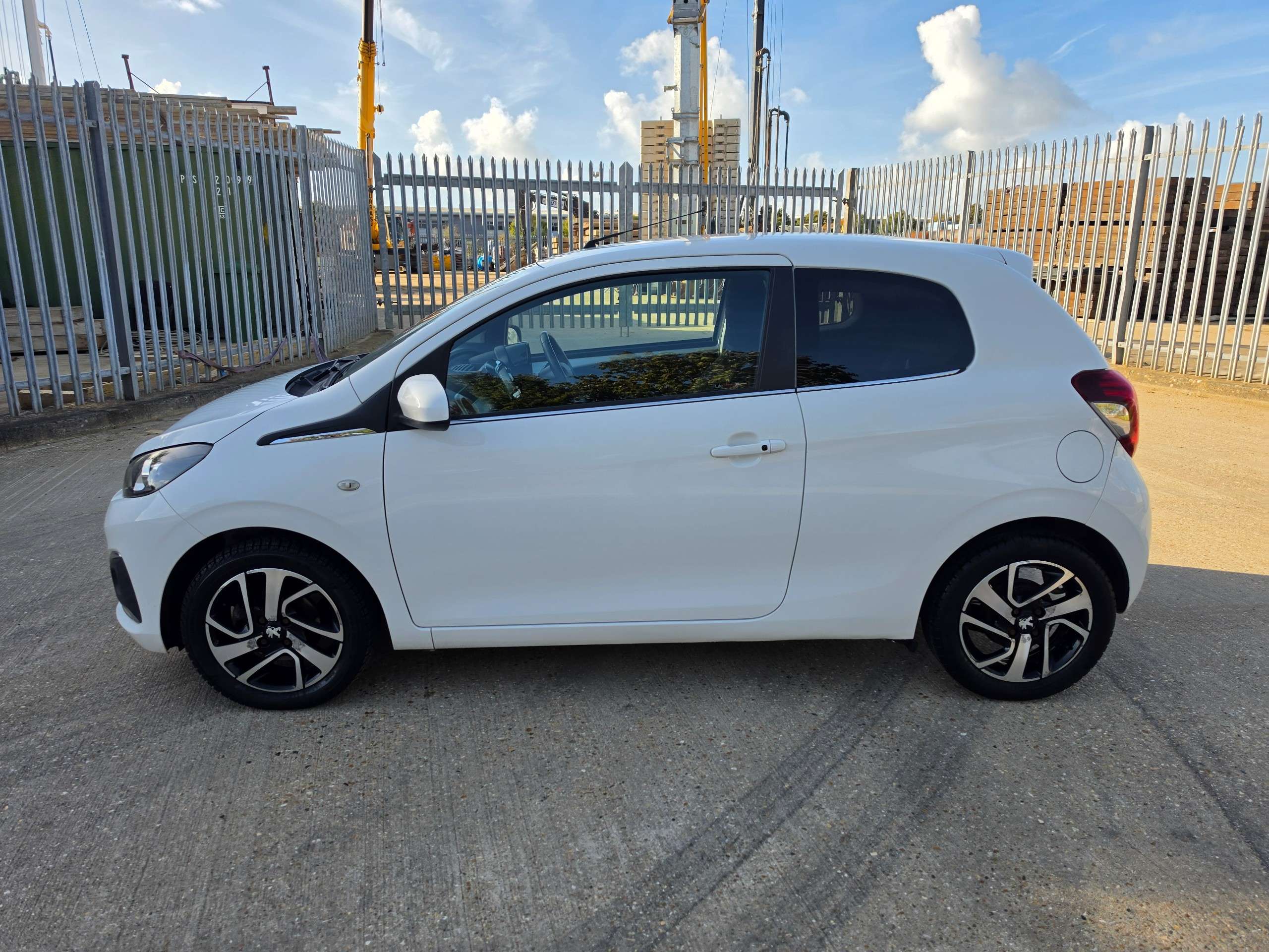 2015 PEUGEOT 108 2015 PEUGEOT 108