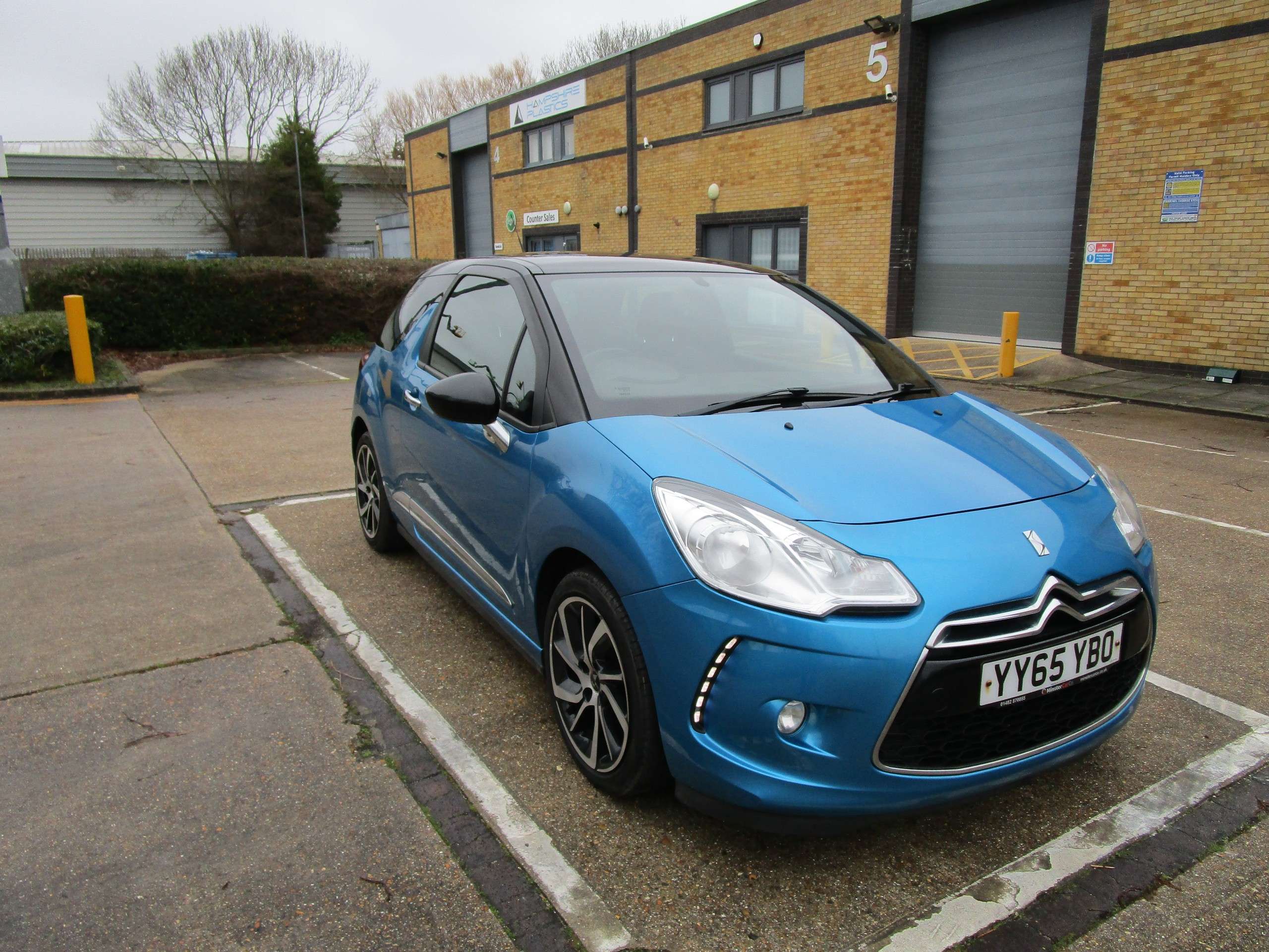A 2016 DS DS 3 1.2 PureTech DStyle Nav Hatchback 3dr Petrol Manual Euro 6 (s/s) (110 ps) A 2016 DS DS 3 1.2 PureTech DStyle Nav Hatchback 3dr Petrol Manual Euro 6 (s/s) (110 ps)
