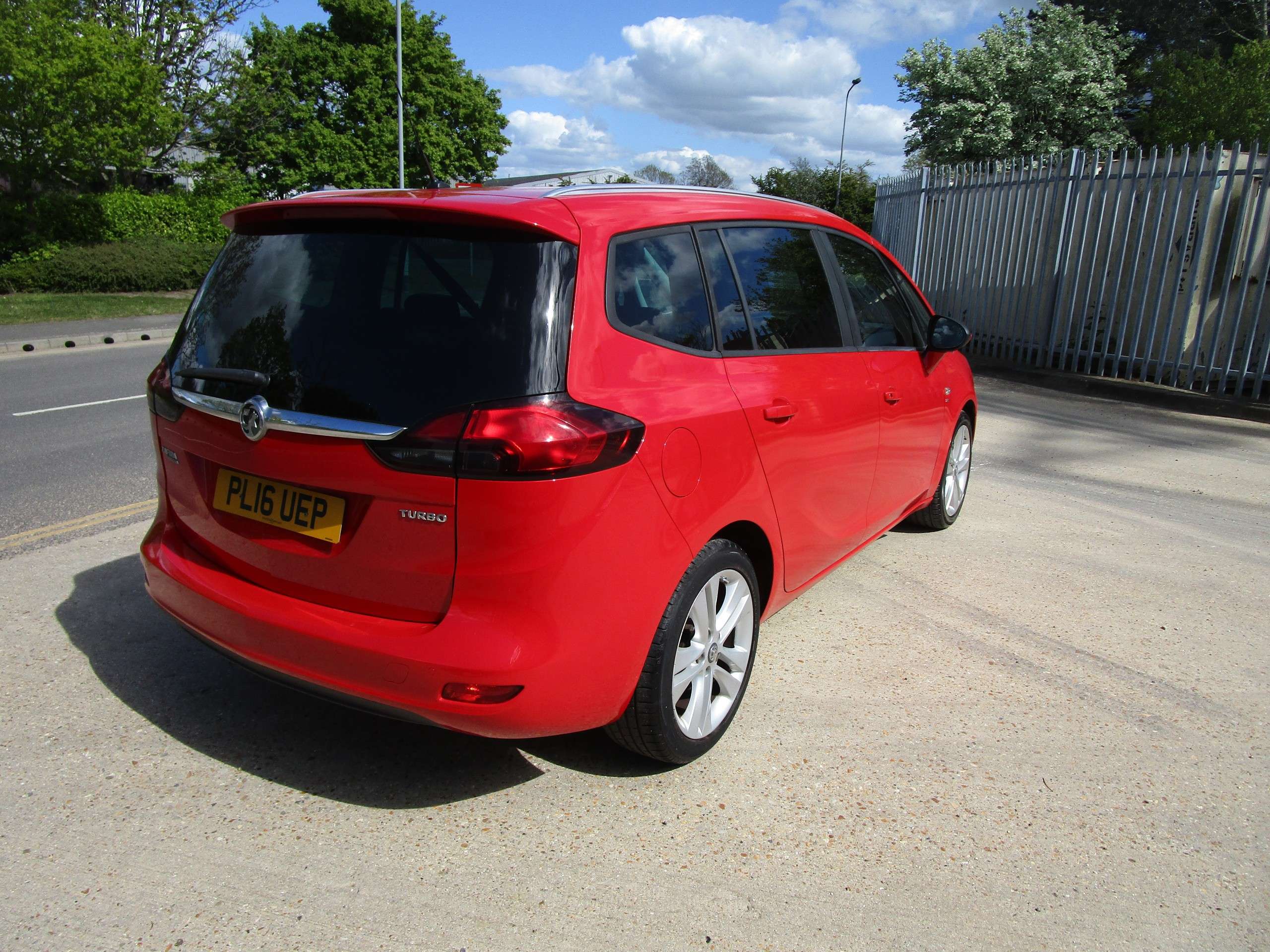 A 2016 VAUXHALL ZAFIRA TOURER 1.4i Turbo SRi MPV 5dr Petrol Manual Euro 6 (140 ps) A 2016 VAUXHALL ZAFIRA TOURER 1.4i Turbo SRi MPV 5dr Petrol Manual Euro 6 (140 ps)