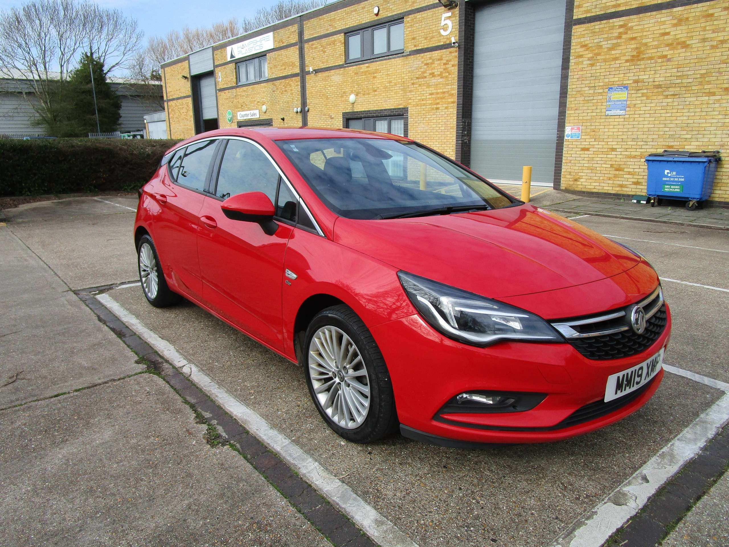 A 2019 VAUXHALL ASTRA 1.0i Turbo ecoTEC Elite Nav Hatchback 5dr Petrol Manual Euro 6 (s/s) (105 ps) A 2019 VAUXHALL ASTRA 1.0i Turbo ecoTEC Elite Nav Hatchback 5dr Petrol Manual Euro 6 (s/s) (105 ps)