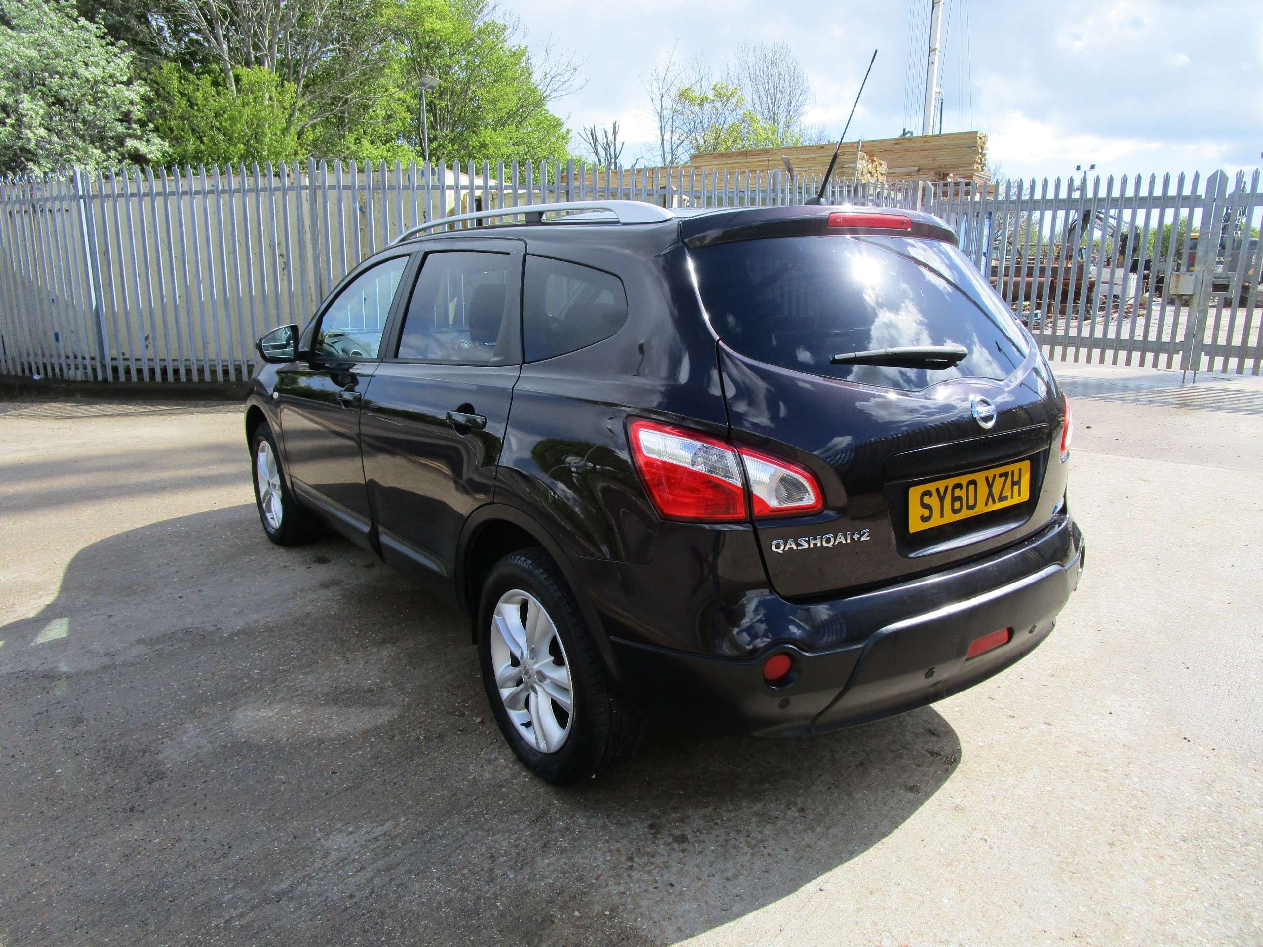 A 2011 NISSAN QASHQAI+2 1.5 dCi Acenta SUV 5dr Diesel Manual 2WD Euro 5 (110 ps) A 2011 NISSAN QASHQAI+2 1.5 dCi Acenta SUV 5dr Diesel Manual 2WD Euro 5 (110 ps)