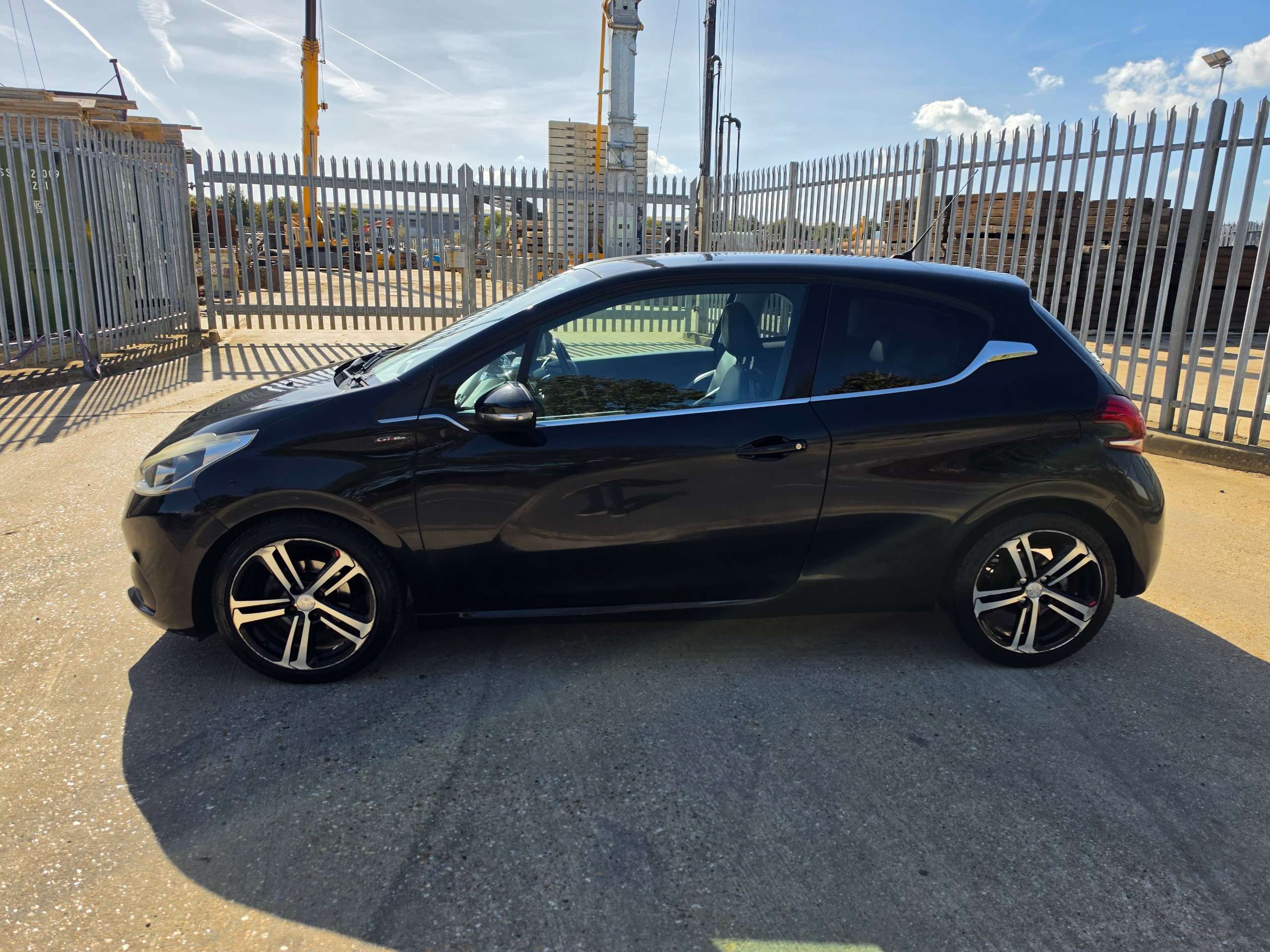 2015 PEUGEOT 208 2015 PEUGEOT 208