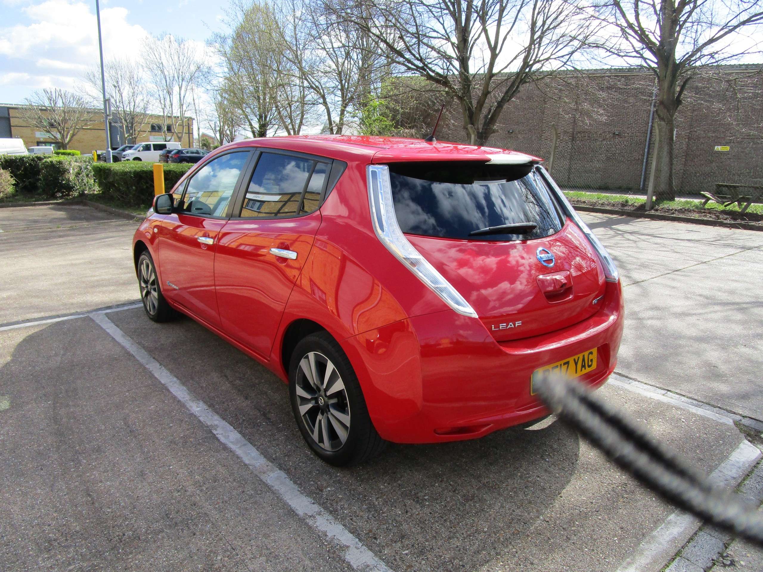 A 2017 NISSAN LEAF 30kWh Tekna Hatchback 5dr Electric Auto (109 bhp) A 2017 NISSAN LEAF 30kWh Tekna Hatchback 5dr Electric Auto (109 bhp)