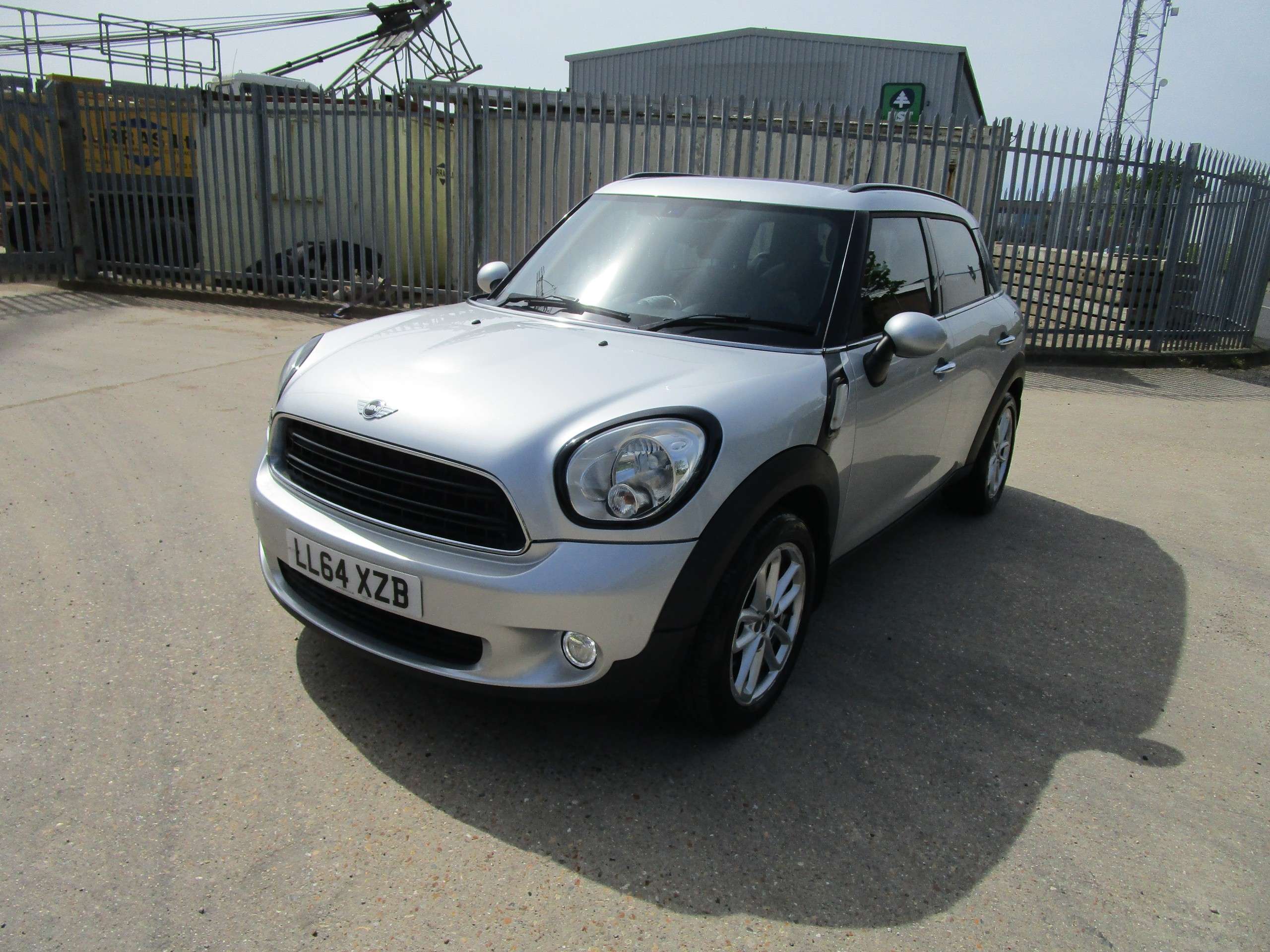 A 2014 MINI COUNTRYMAN 1.6 Cooper D Business Edition SUV 5dr Diesel Manual Euro 5 A 2014 MINI COUNTRYMAN 1.6 Cooper D Business Edition SUV 5dr Diesel Manual Euro 5