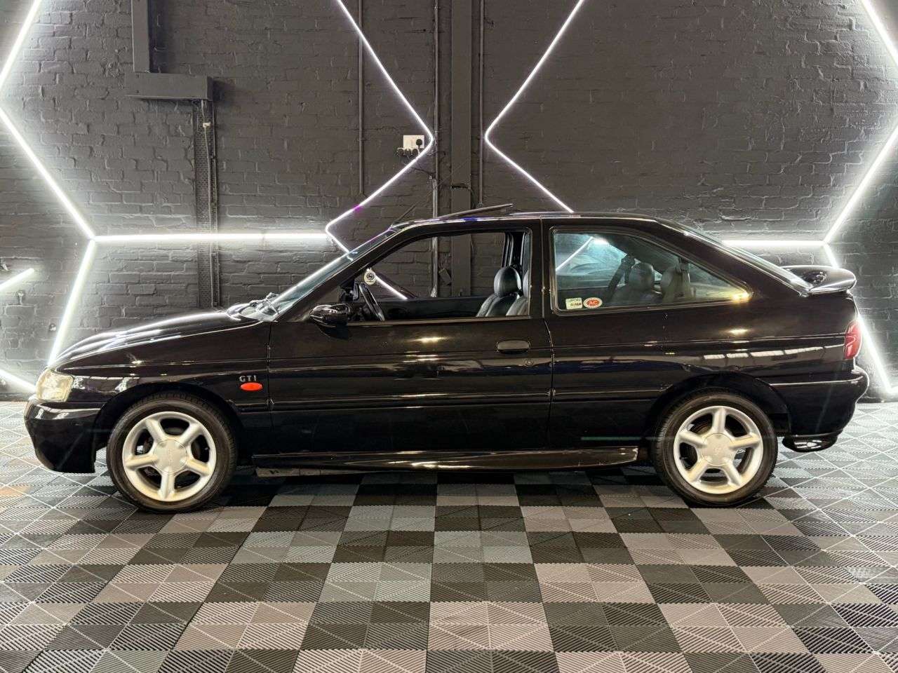 A 1998 FORD ESCORT 1.8 GTI 16V 3d 114 BHP LONDON BASED ALL ITS LIFE - A1 CAR A 1998 FORD ESCORT 1.8 GTI 16V 3d 114 BHP LONDON BASED ALL ITS LIFE - A1 CAR