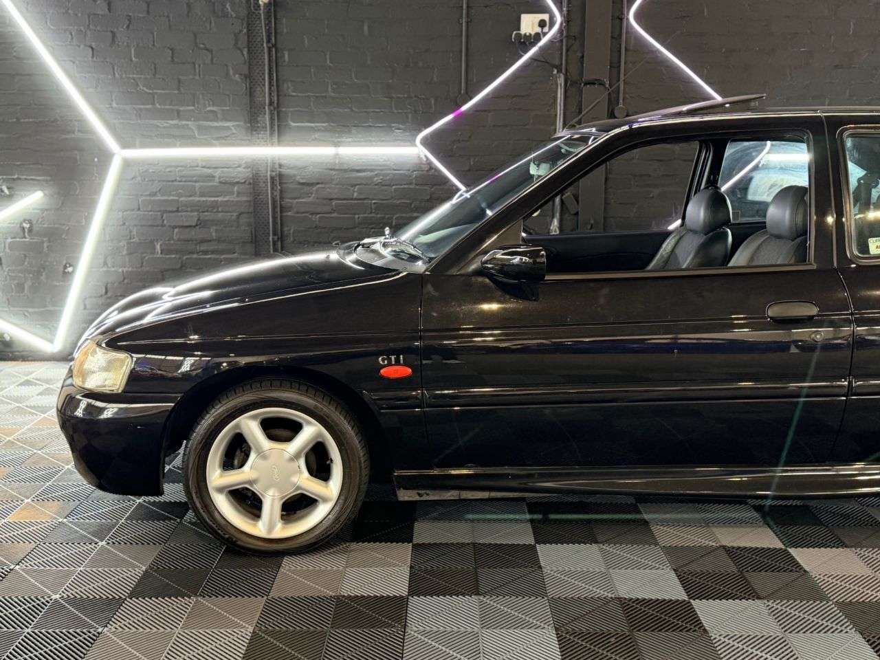 A 1998 FORD ESCORT 1.8 GTI 16V 3d 114 BHP LONDON BASED ALL ITS LIFE - A1 CAR A 1998 FORD ESCORT 1.8 GTI 16V 3d 114 BHP LONDON BASED ALL ITS LIFE - A1 CAR