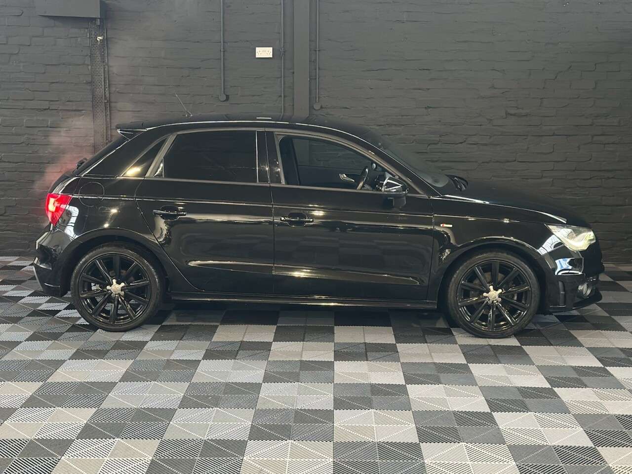 A 0 AUDI A1 1.4 TFSI S line Style Edition Sportback 5dr Petrol Manual Euro 5 (s/s) (122 A 0 AUDI A1 1.4 TFSI S line Style Edition Sportback 5dr Petrol Manual Euro 5 (s/s) (122