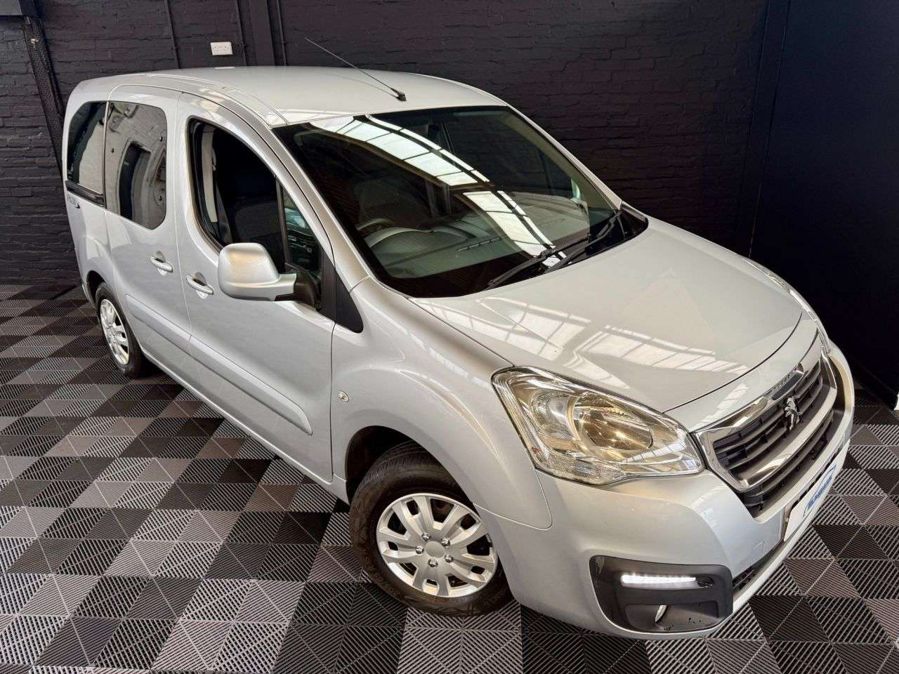 2017 PEUGEOT PARTNER TEPEE 2017 PEUGEOT PARTNER TEPEE