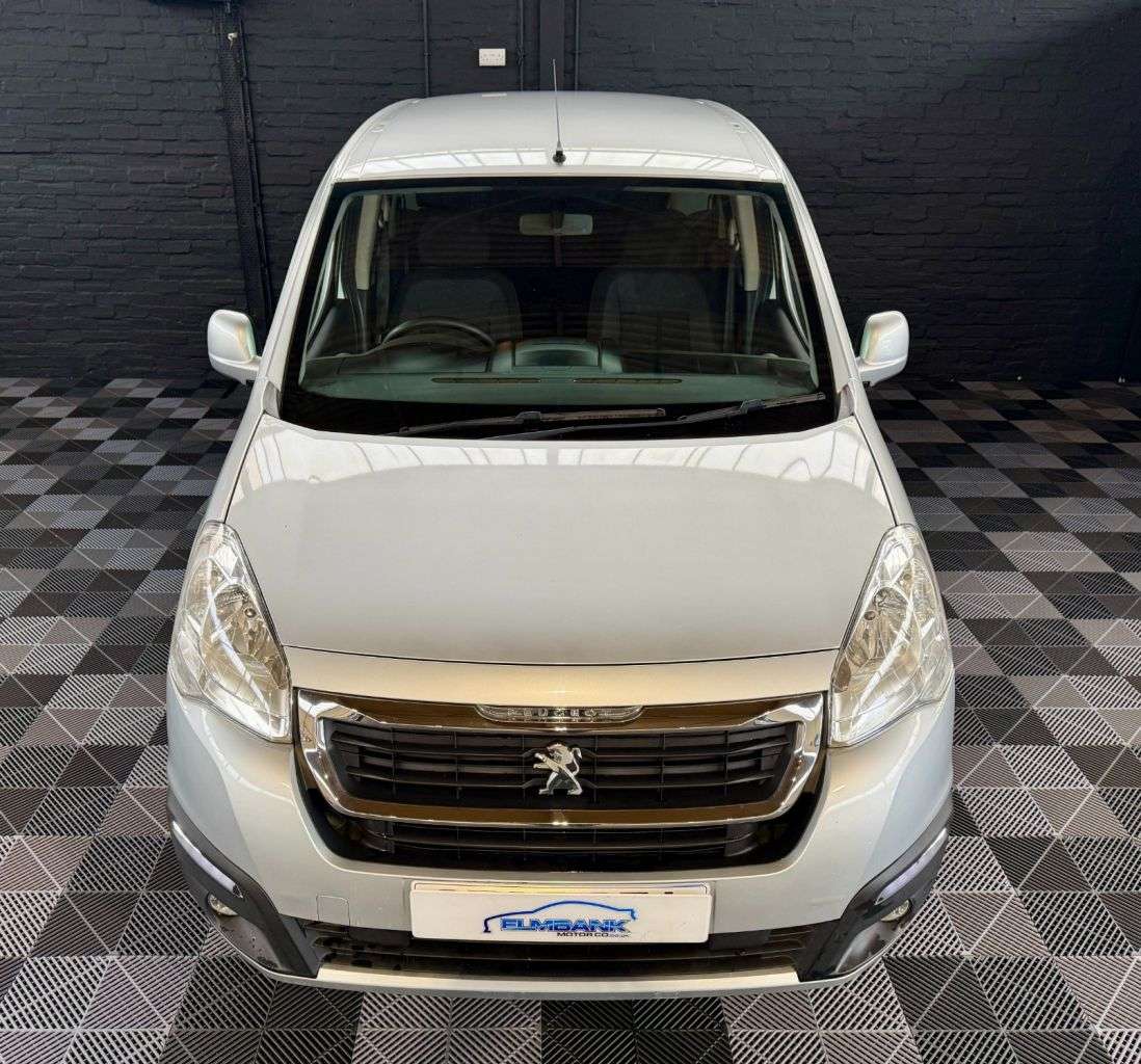 A 2017 PEUGEOT PARTNER TEPEE 1.6 BlueHDi Allure MPV 5dr Diesel Manual Euro 6 (s/s) (100 ps) MANUAL - DIE A 2017 PEUGEOT PARTNER TEPEE 1.6 BlueHDi Allure MPV 5dr Diesel Manual Euro 6 (s/s) (100 ps) MANUAL - DIE