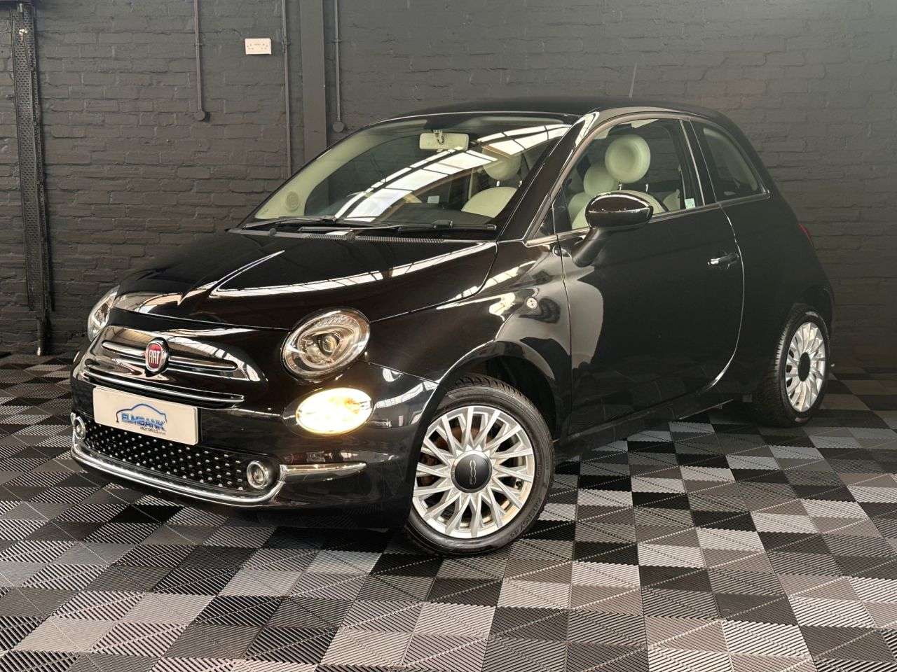 A 2019 FIAT 500 1.2 Lounge Hatchback 3dr Petrol Manual Euro 6 (s/s) (69 bhp) LOW ROAD TAX - A 2019 FIAT 500 1.2 Lounge Hatchback 3dr Petrol Manual Euro 6 (s/s) (69 bhp) LOW ROAD TAX -