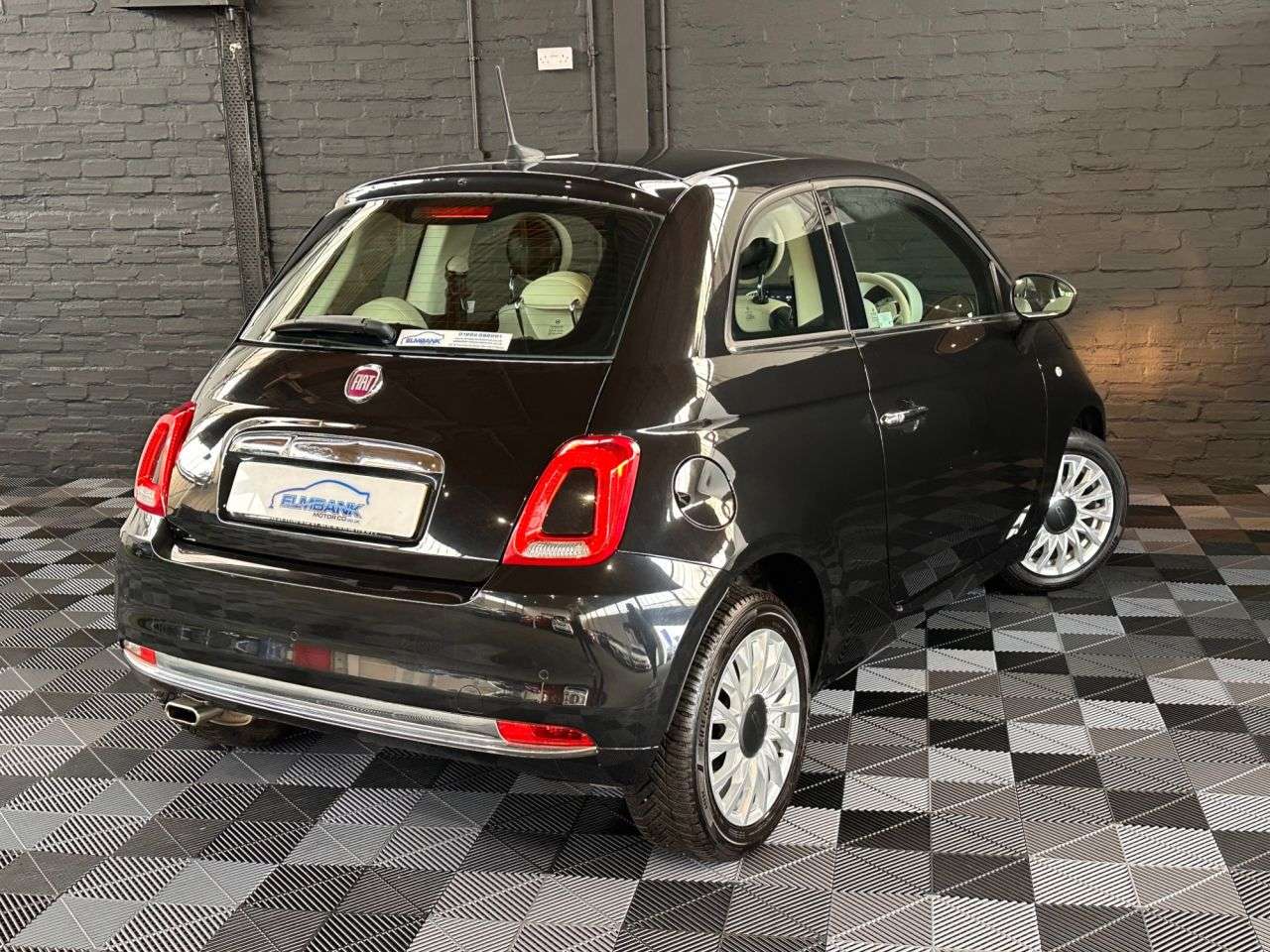 A 2019 FIAT 500 1.2 Lounge Hatchback 3dr Petrol Manual Euro 6 (s/s) (69 bhp) LOW ROAD TAX - A 2019 FIAT 500 1.2 Lounge Hatchback 3dr Petrol Manual Euro 6 (s/s) (69 bhp) LOW ROAD TAX -