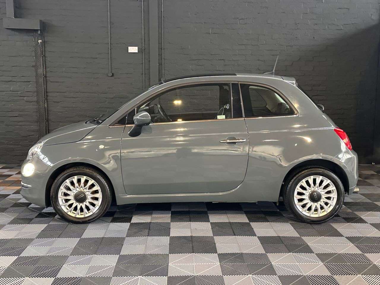 A 2019 FIAT 500 1.2 Lounge Hatchback 3dr Petrol Manual Euro 6 (s/s) (69 bhp) VERY LOW MILES A 2019 FIAT 500 1.2 Lounge Hatchback 3dr Petrol Manual Euro 6 (s/s) (69 bhp) VERY LOW MILES