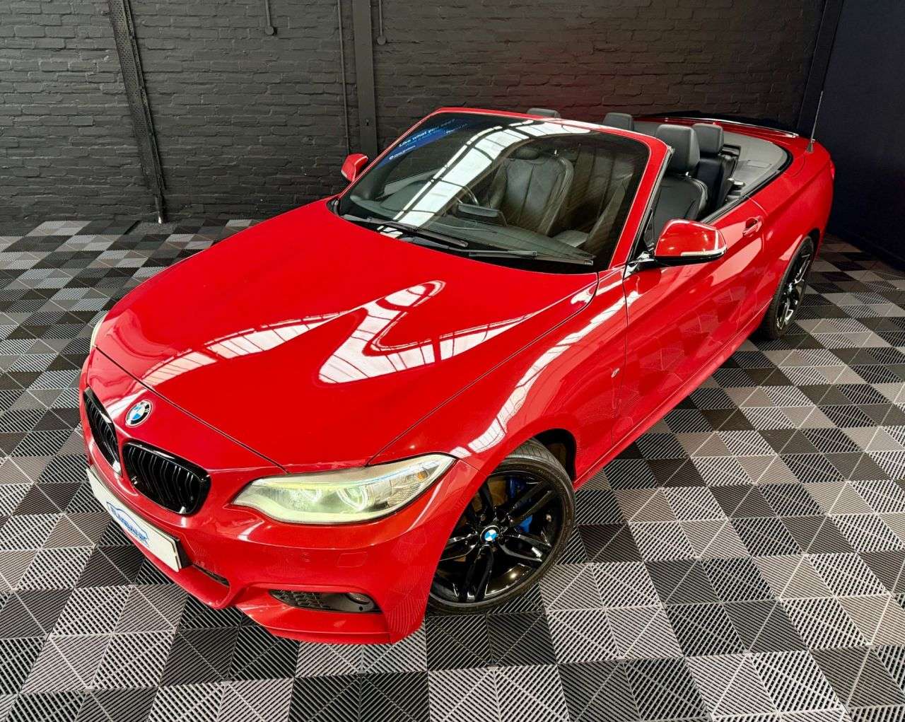 A 2016 BMW 2 SERIES 2.0 220d M Sport Convertible 2dr Diesel Auto Euro 6 (s/s) (190 ps) AUTOMATI A 2016 BMW 2 SERIES 2.0 220d M Sport Convertible 2dr Diesel Auto Euro 6 (s/s) (190 ps) AUTOMATI