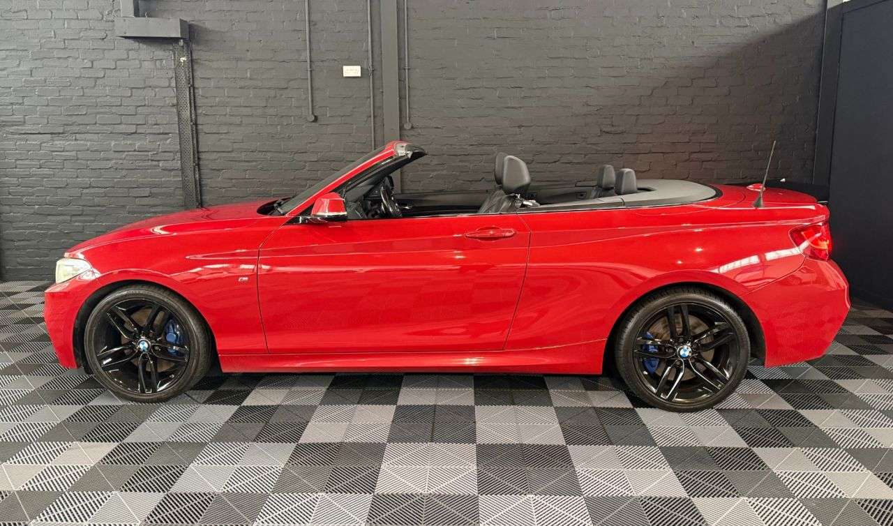 A 2016 BMW 2 SERIES 2.0 220d M Sport Convertible 2dr Diesel Auto Euro 6 (s/s) (190 ps) AUTOMATI A 2016 BMW 2 SERIES 2.0 220d M Sport Convertible 2dr Diesel Auto Euro 6 (s/s) (190 ps) AUTOMATI