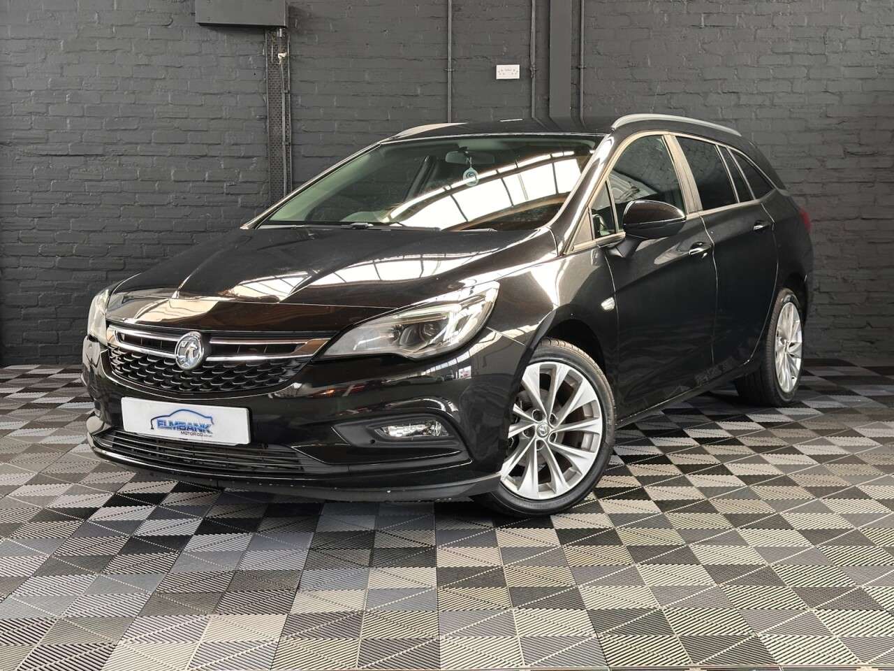 A 2018 VAUXHALL ASTRA 1.4i Turbo Tech Line Nav Sports Tourer 5dr Petrol Manual Euro 6 (125 ps) GR A 2018 VAUXHALL ASTRA 1.4i Turbo Tech Line Nav Sports Tourer 5dr Petrol Manual Euro 6 (125 ps) GR