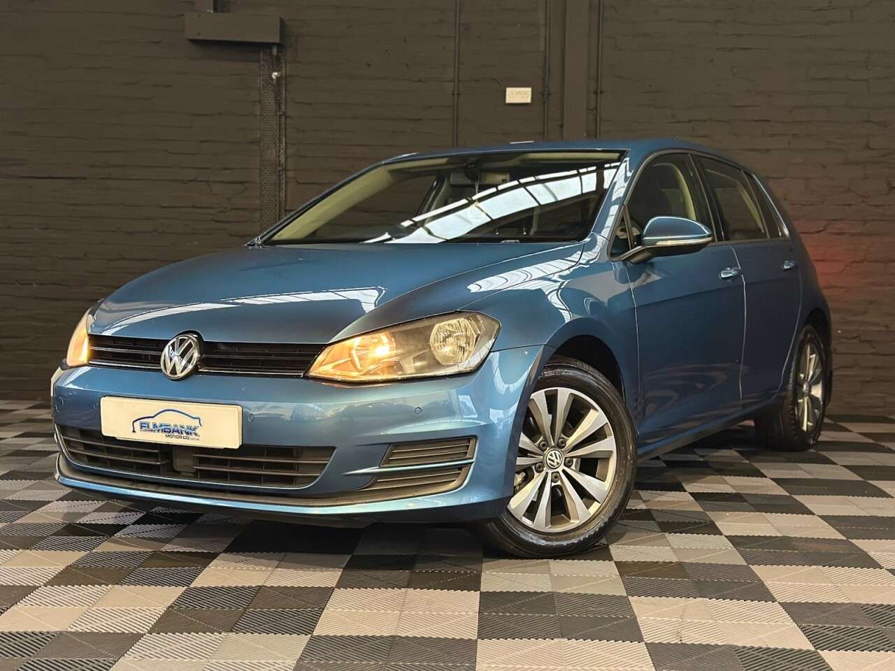 A 2014 VOLKSWAGEN GOLF 1.6 TDI BlueMotion Tech SE Hatchback 5dr Diesel Manual Euro 5 (s/s) (105 ps A 2014 VOLKSWAGEN GOLF 1.6 TDI BlueMotion Tech SE Hatchback 5dr Diesel Manual Euro 5 (s/s) (105 ps