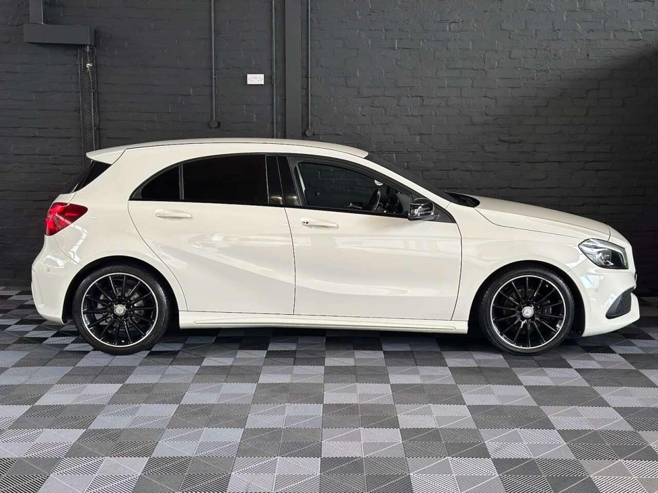 A 2017 MERCEDES-BENZ A-CLASS 1.6 A200 AMG Line (Premium) Hatchback 5dr Petrol 7G-DCT Euro 6 (s/s) (156 p A 2017 MERCEDES-BENZ A-CLASS 1.6 A200 AMG Line (Premium) Hatchback 5dr Petrol 7G-DCT Euro 6 (s/s) (156 p